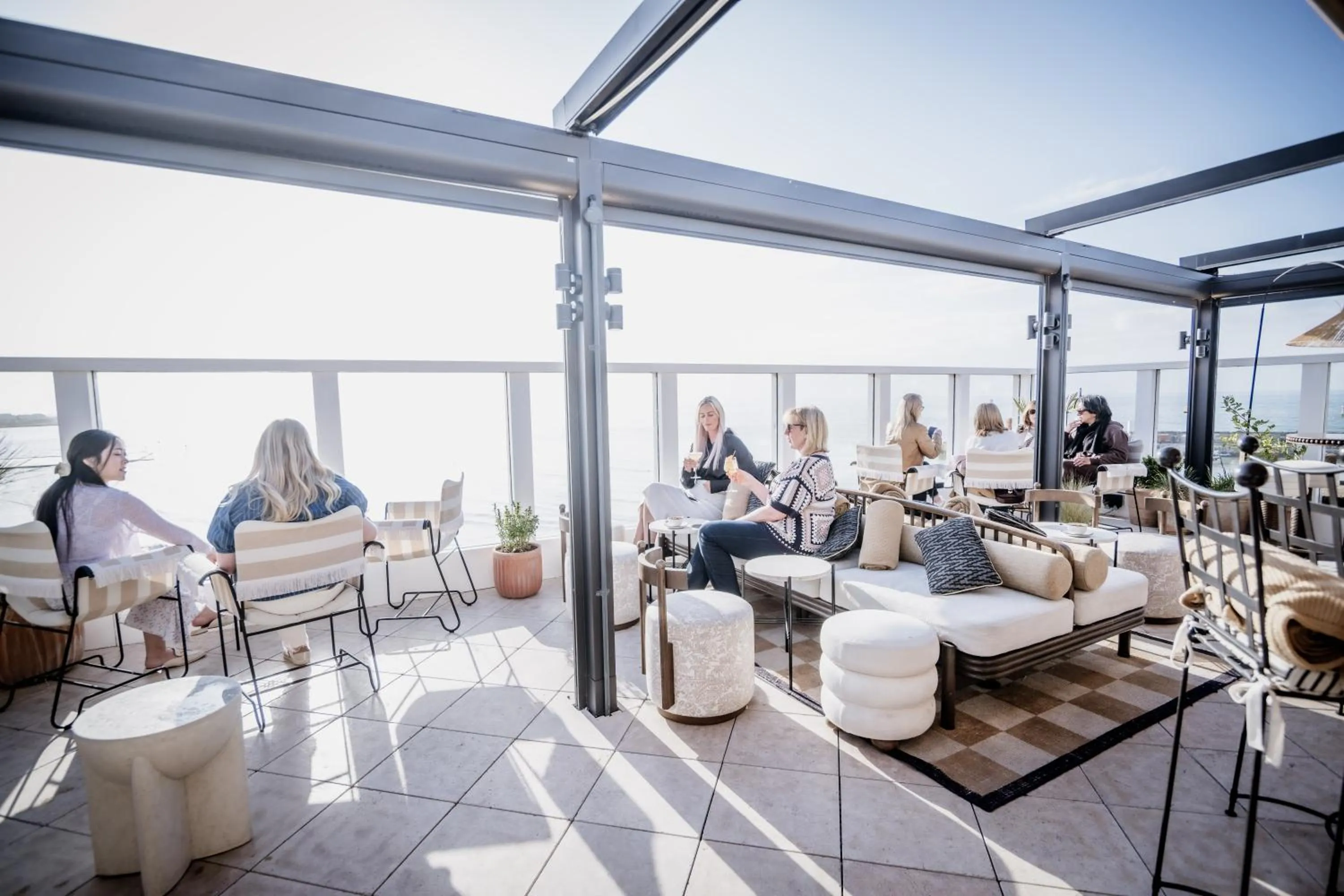 Lounge or bar in No 42 by GuestHouse, Margate