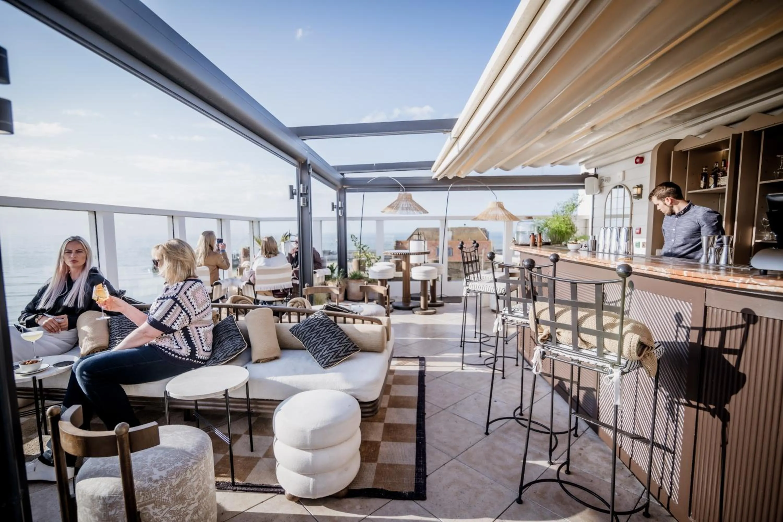 Lounge or bar in No 42 by GuestHouse, Margate