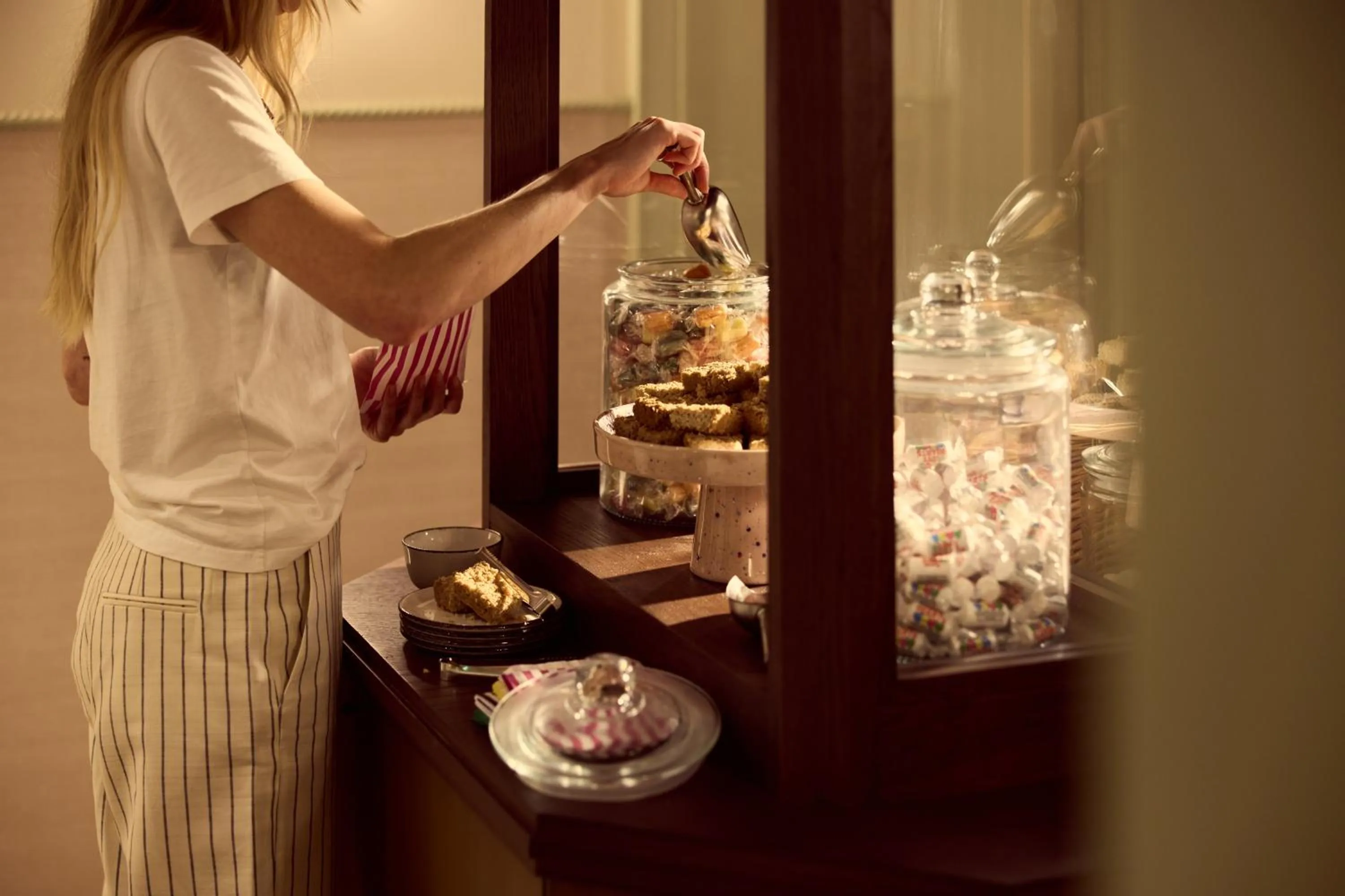 Coffee/tea facilities in No 42 by GuestHouse, Margate