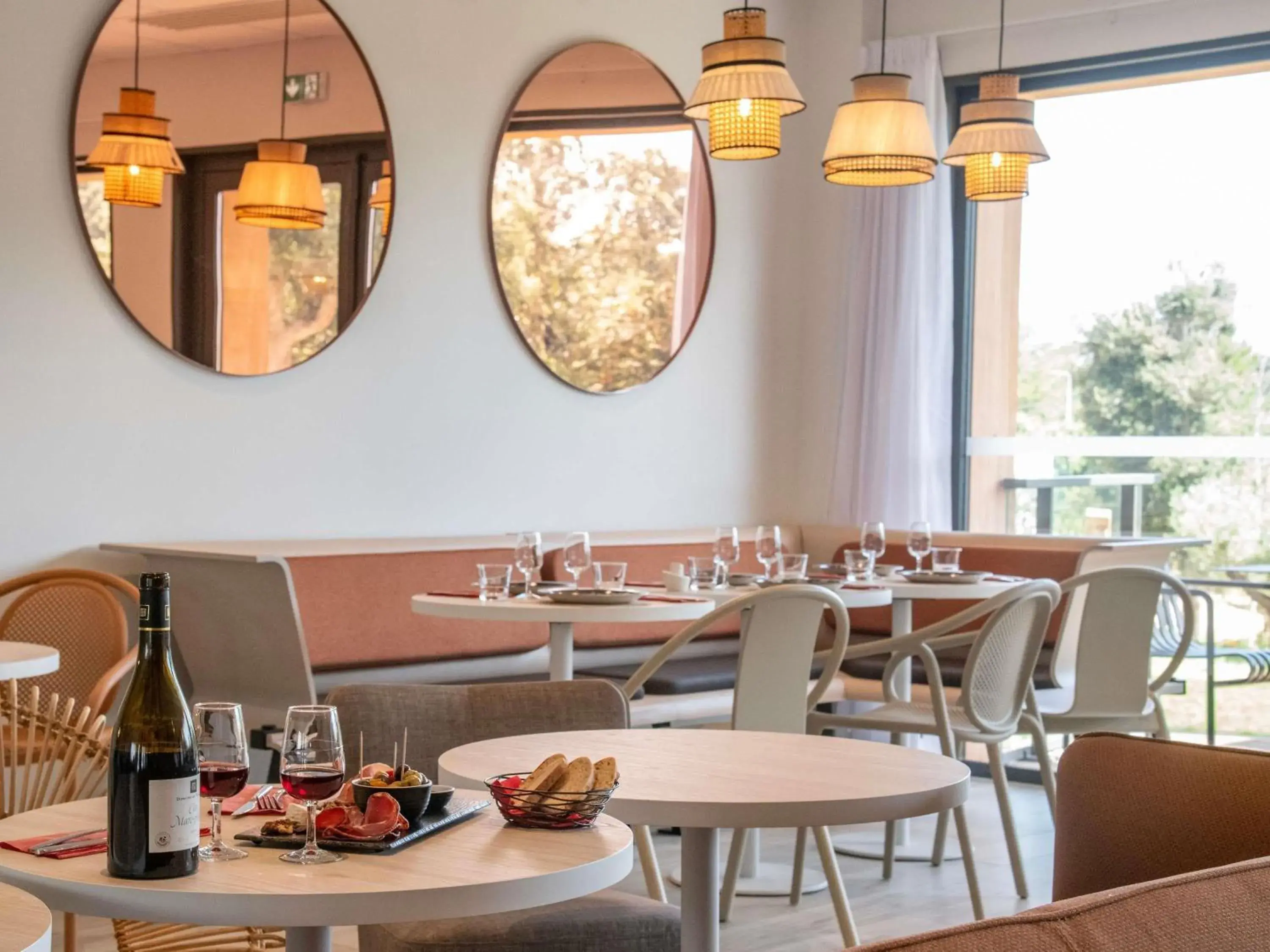 Lounge or bar in ibis Styles Porto Vecchio Lounge or bar in ibis Styles Porto Vecchio