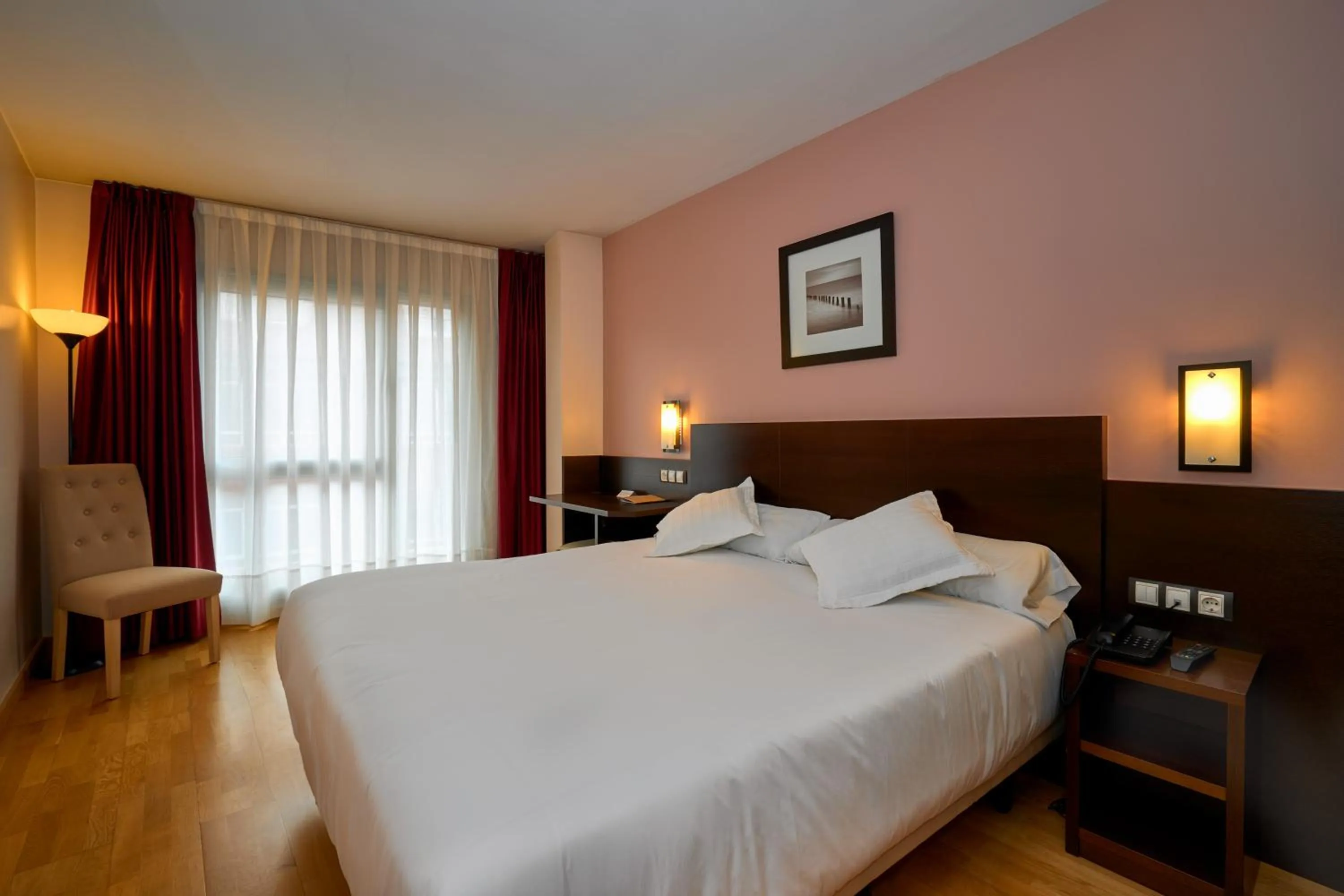 Photo of the whole room, Bed in Hotel Castro Real