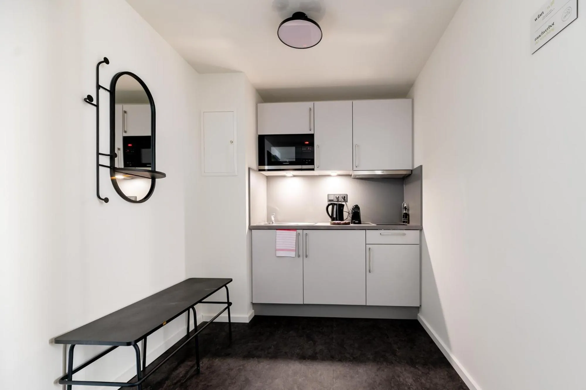 Kitchen or kitchenette in Limehome Bremerhaven Kantstraße