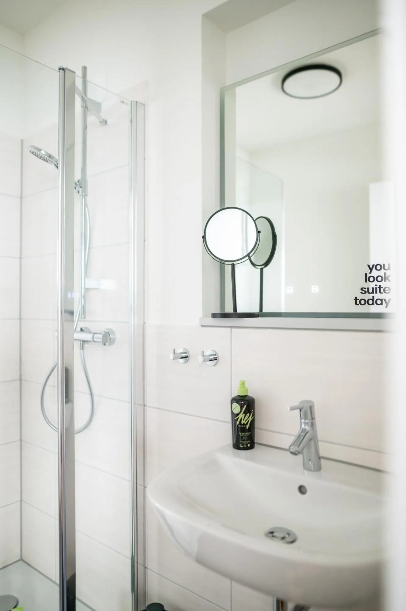 Shower in Limehome Bremerhaven Kantstraße