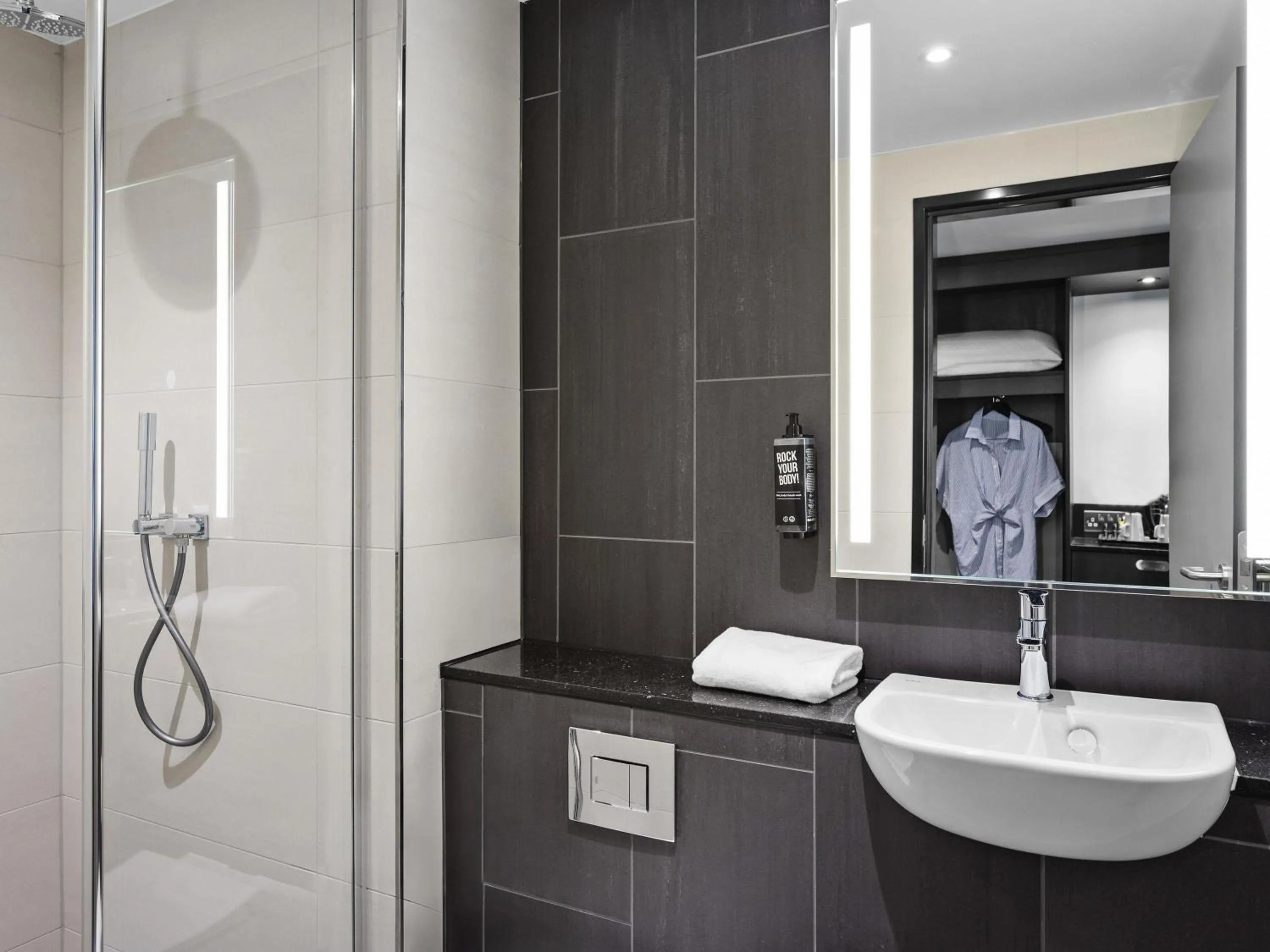 Bedroom in ibis Styles Paignton