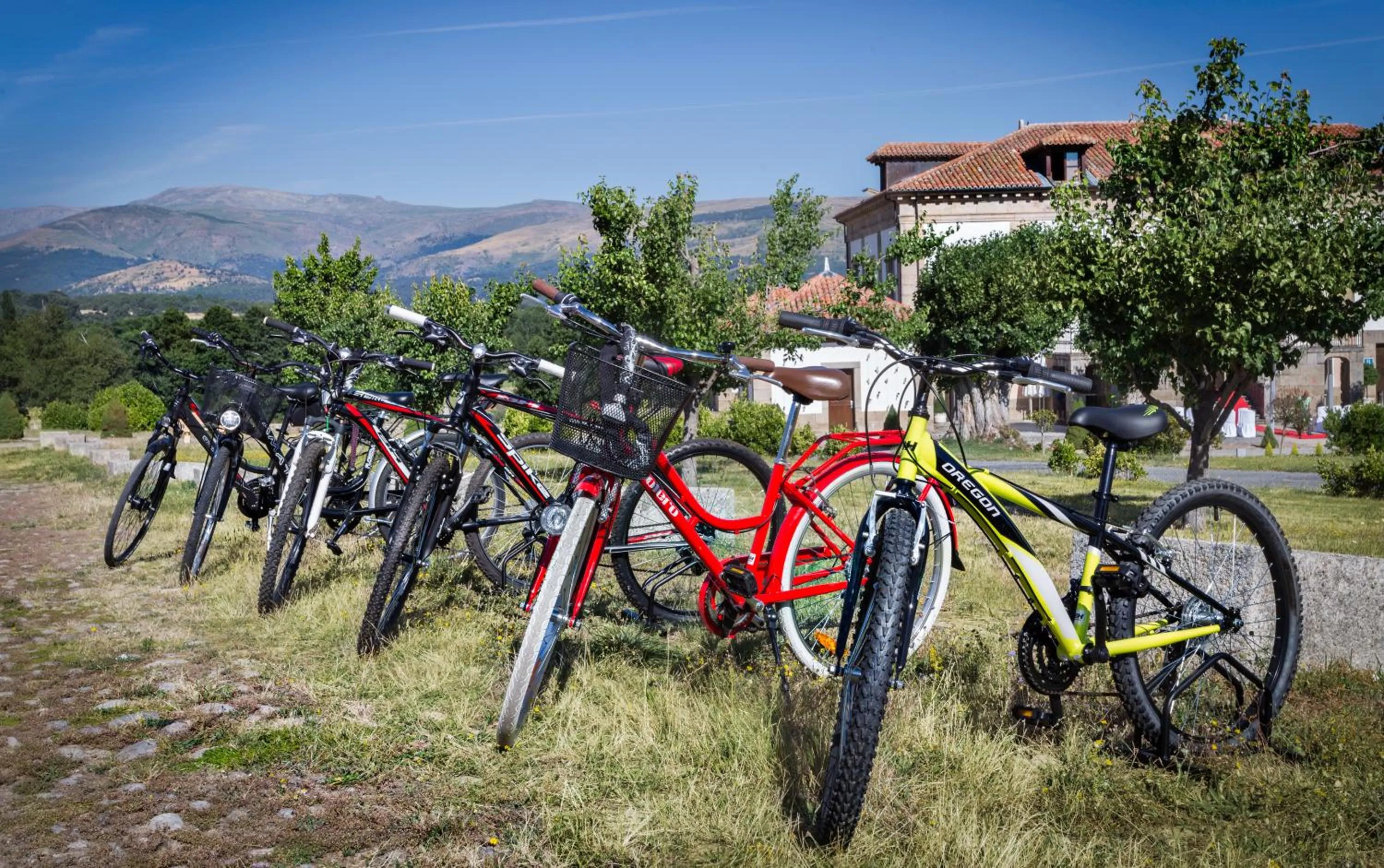 Cycling in Izan Puerta de Gredos