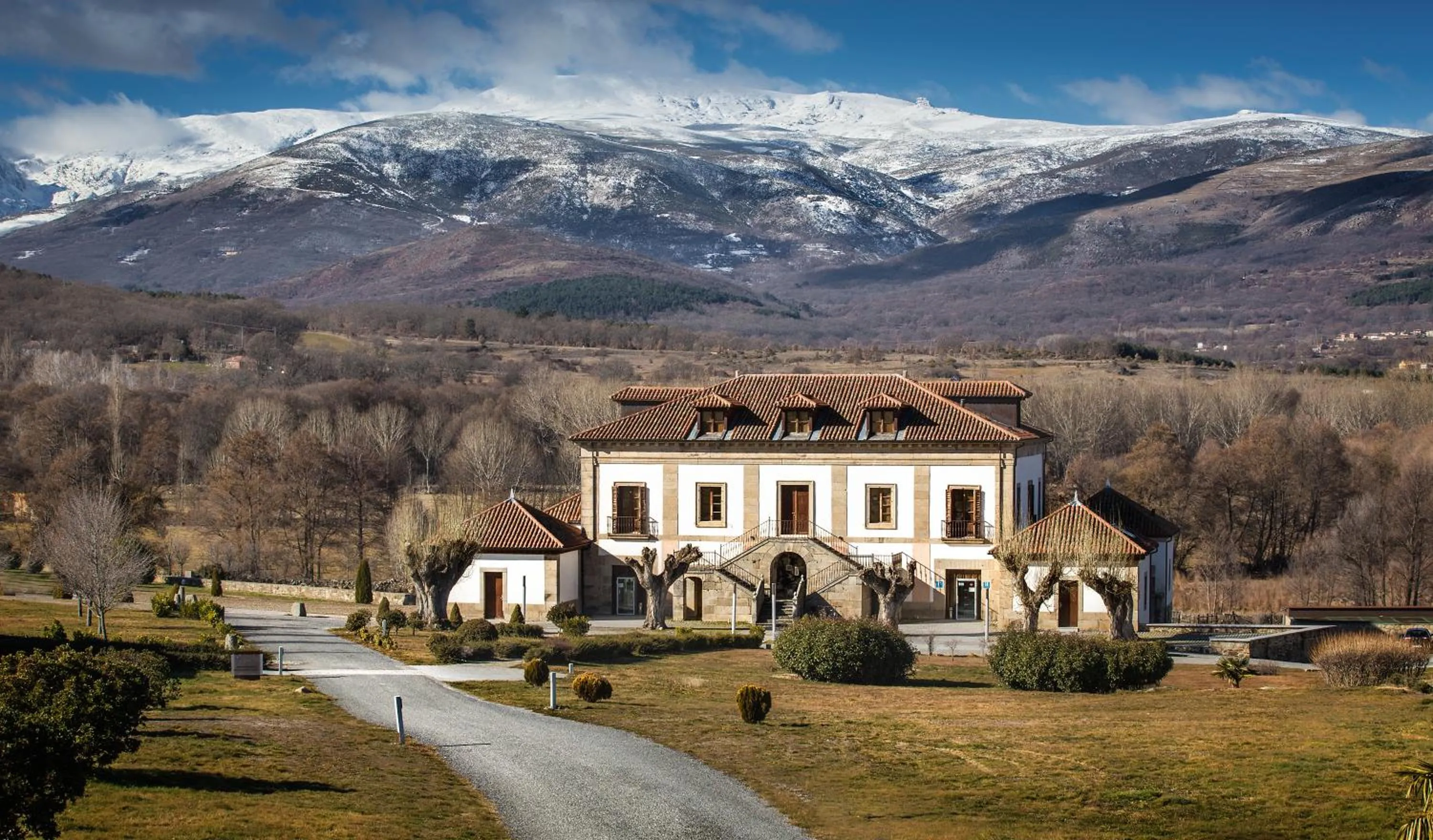 Facade/entrance in Izan Puerta de Gredos