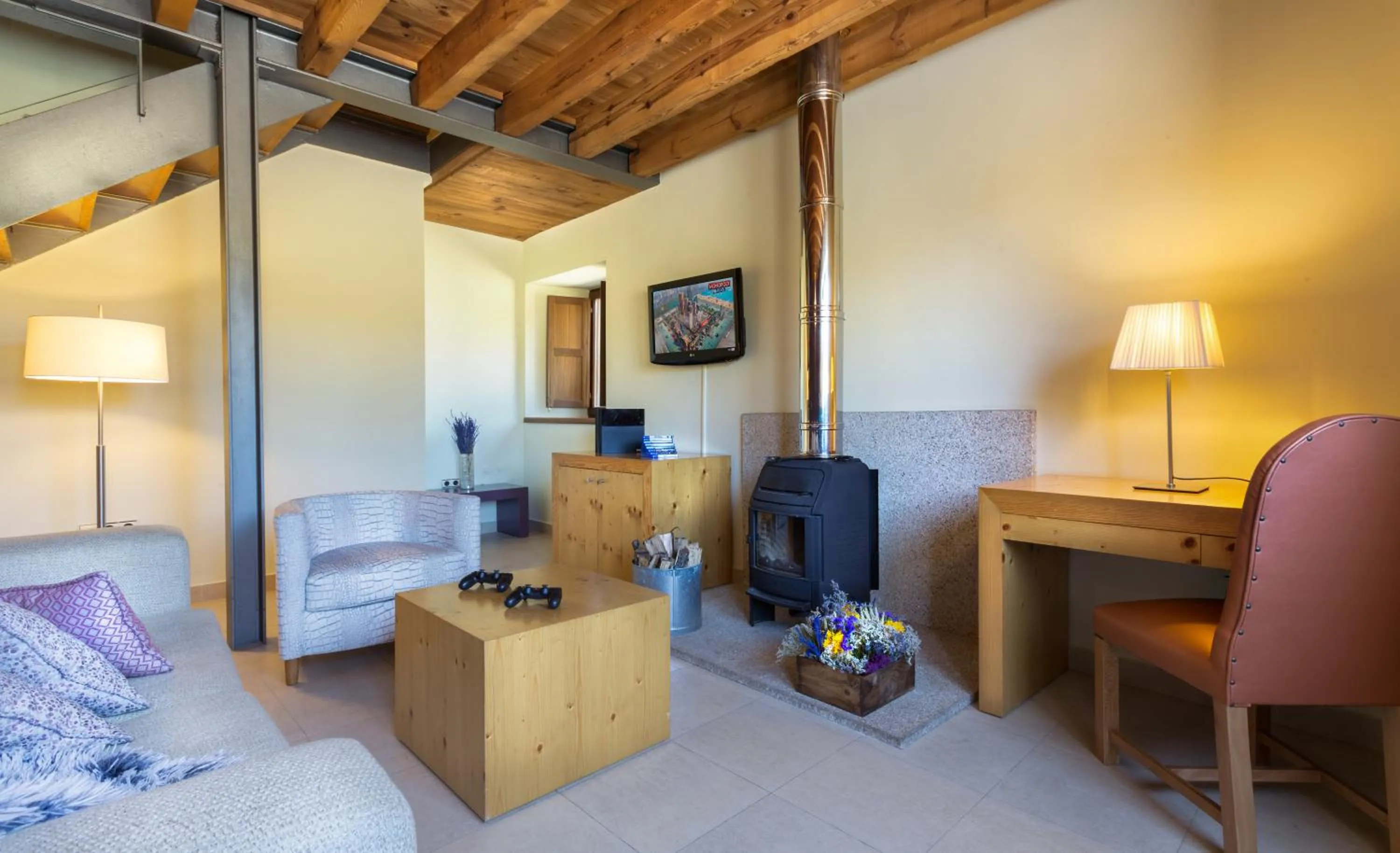 Living room, Bed in Izan Puerta de Gredos