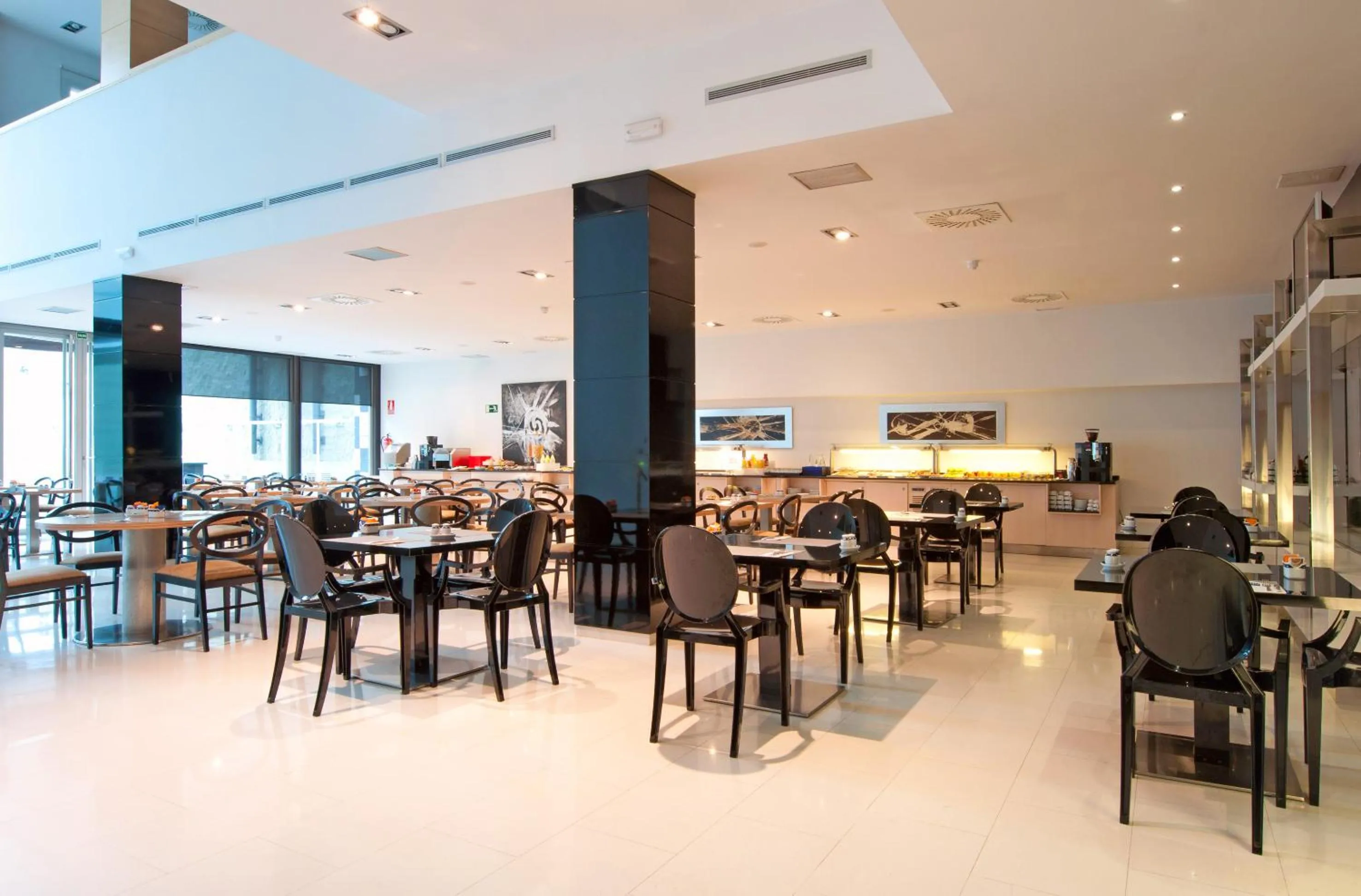 Restaurant/places to eat in Hotel Zentral Ave