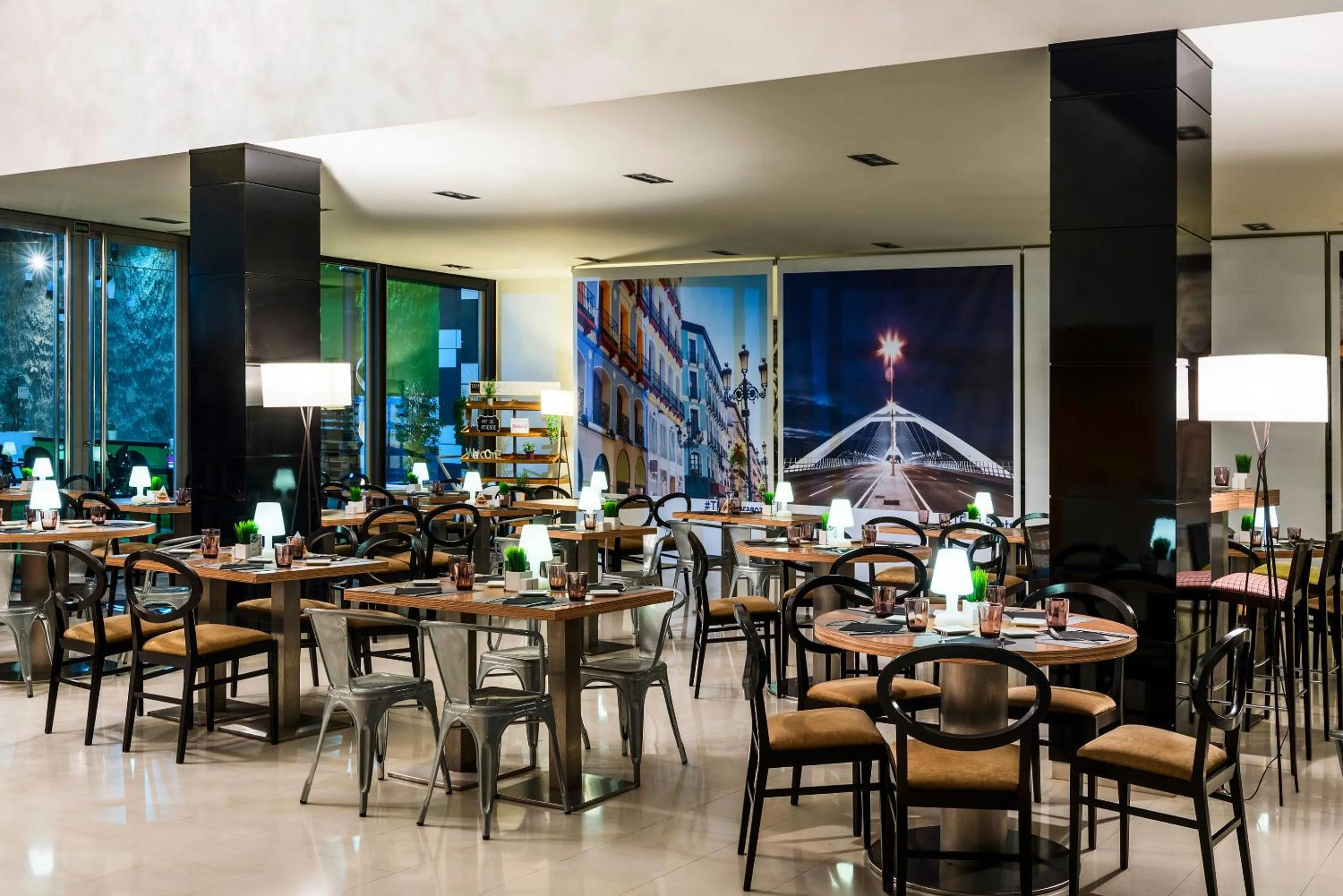 Restaurant/places to eat in Hotel Zentral Ave