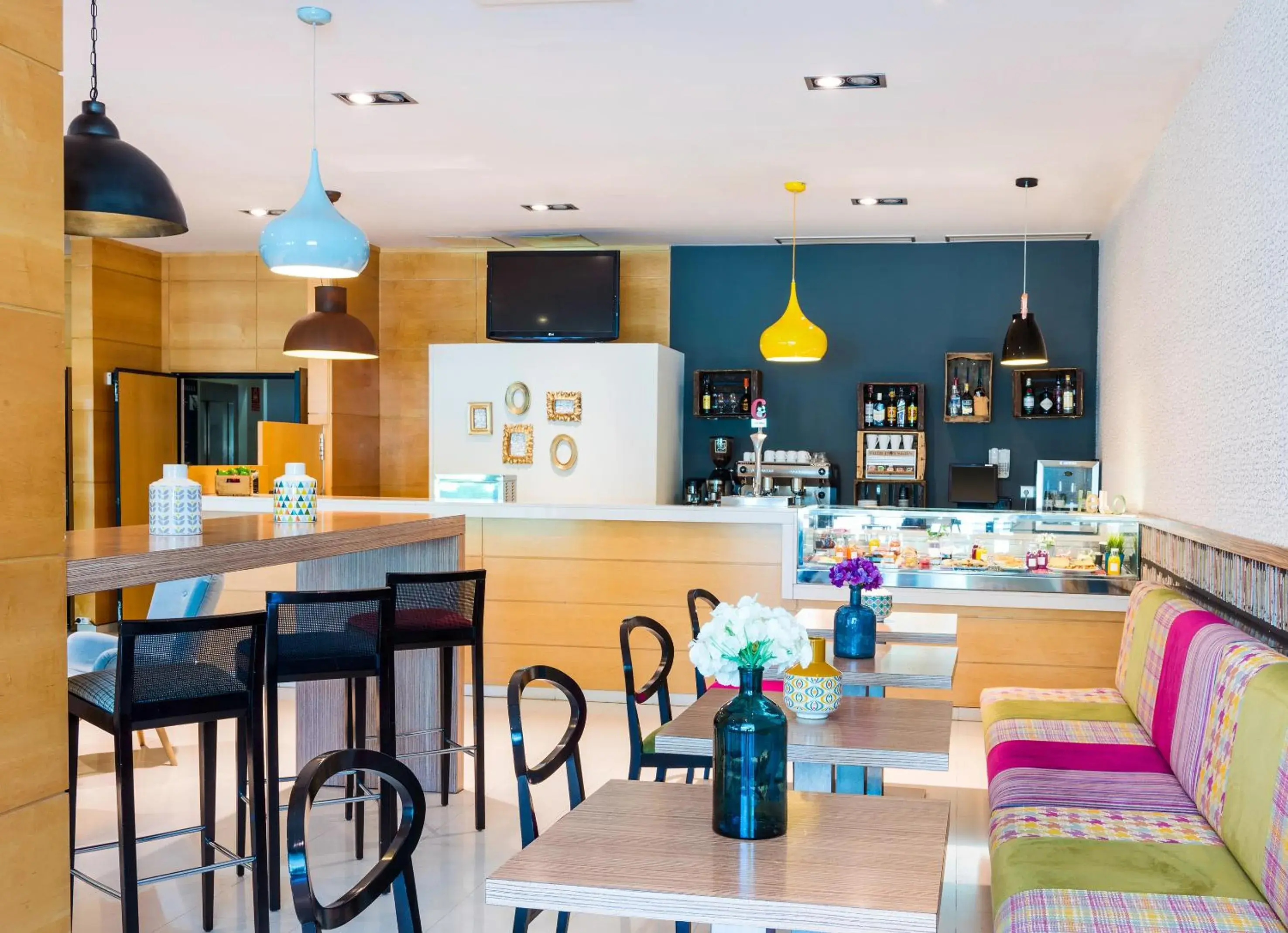 Lounge or bar in Hotel Zentral Ave Lounge or bar in Hotel Zentral Ave