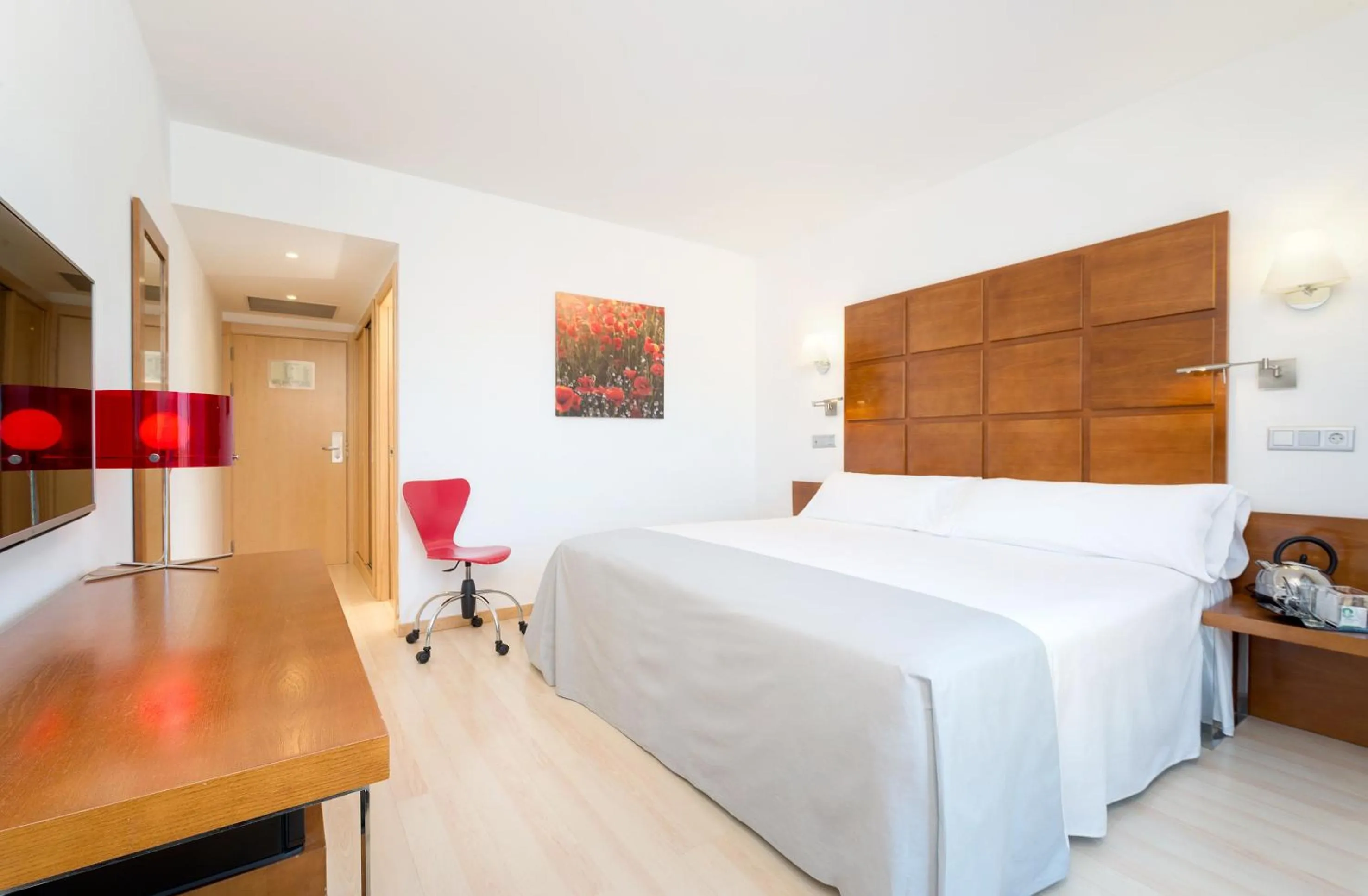 Photo of the whole room, Bed in Hotel Zentral Ave