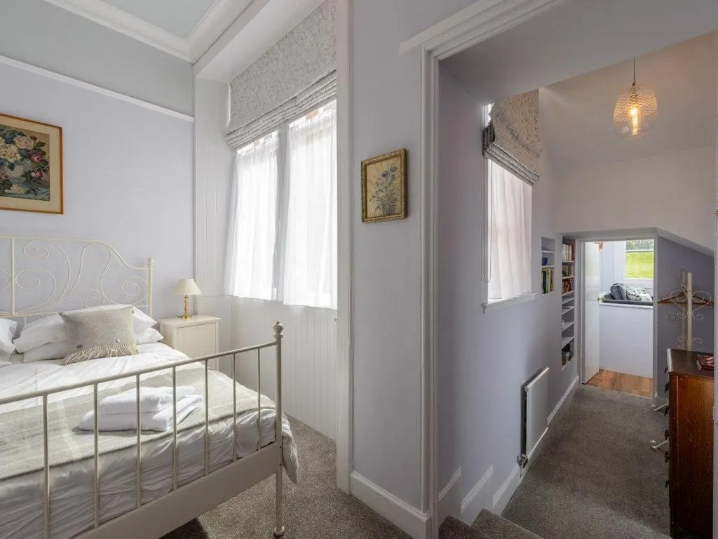 Property building, Bed in Seafield