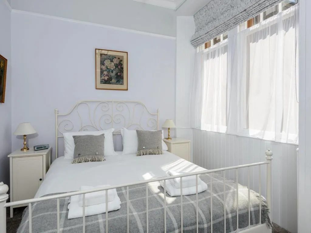Property building, Bed in Seafield