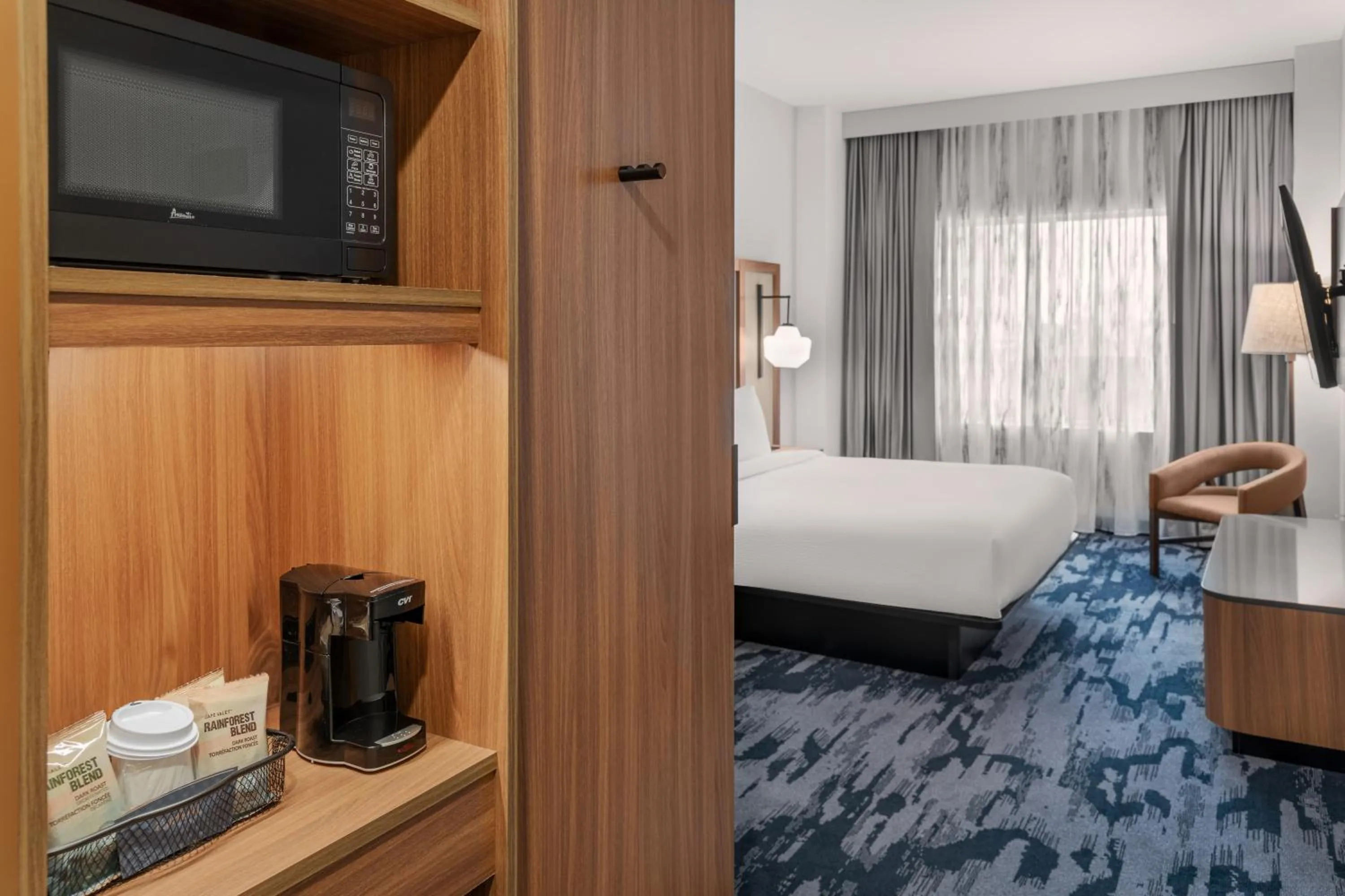 Bed in Fairfield Inn & Suites Austin Downtown