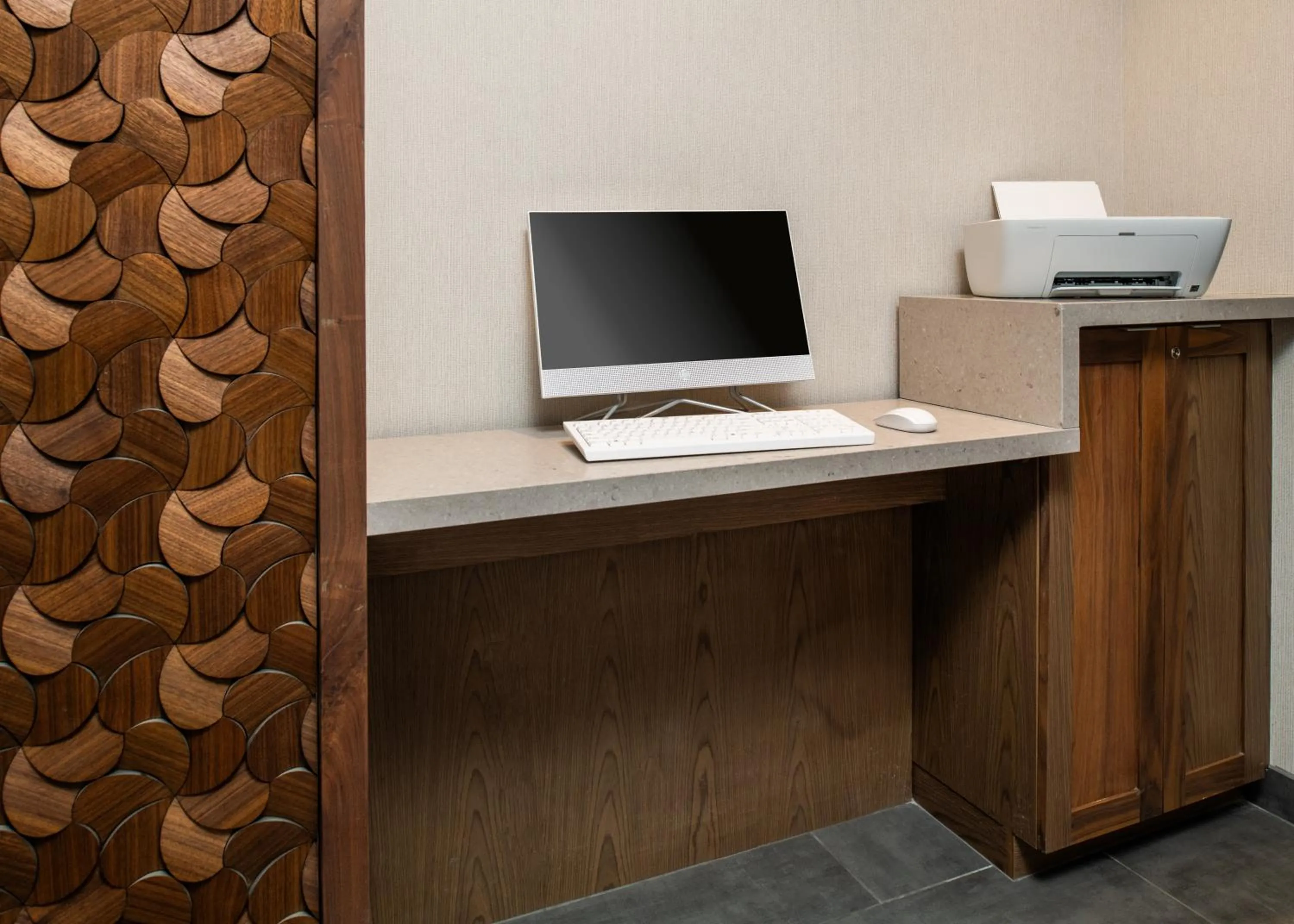 TV and multimedia in Fairfield by Marriott Inn & Suites Stockton Lathrop