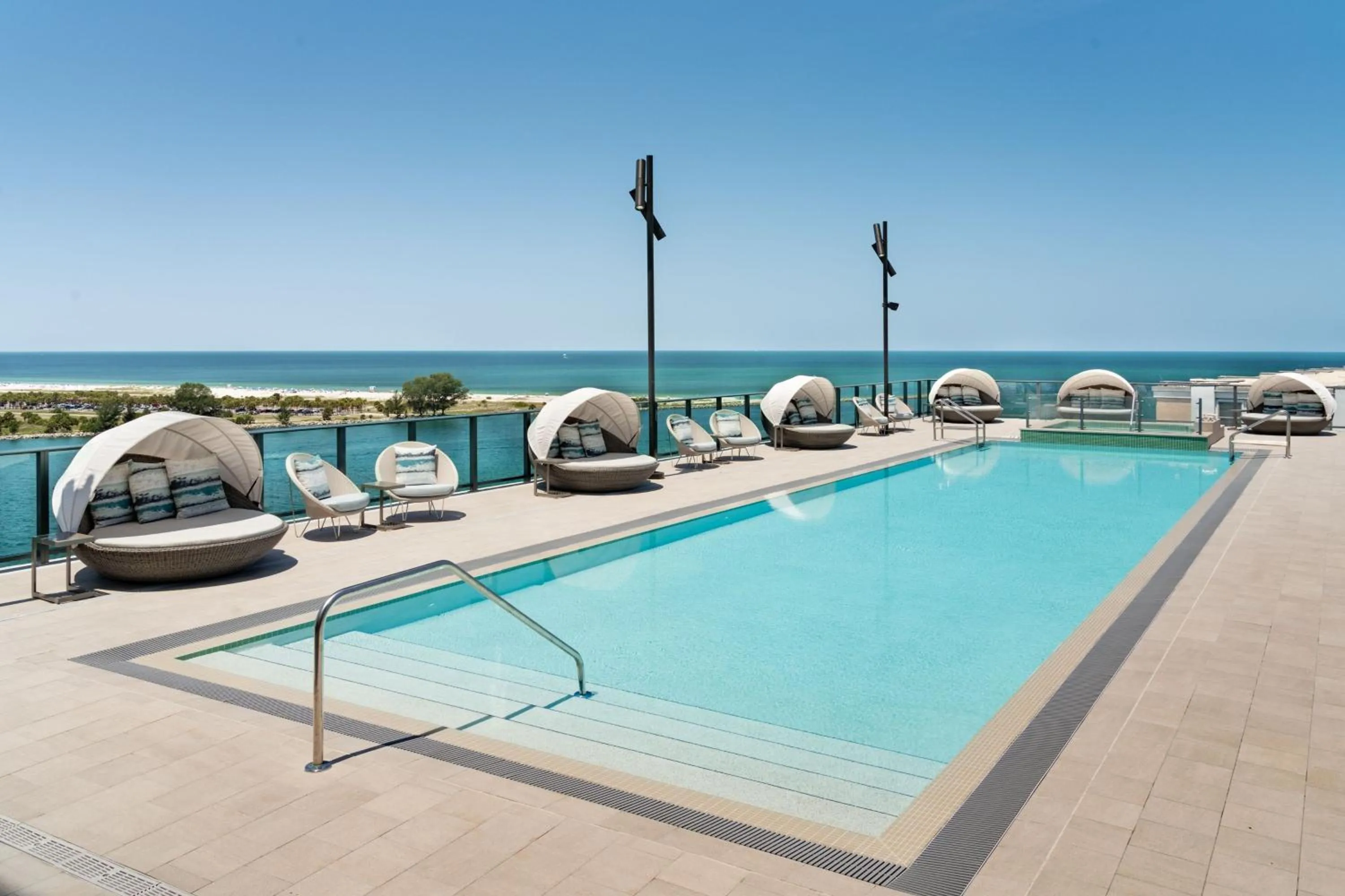 Swimming pool in JW Marriott Clearwater Beach Resort & Spa