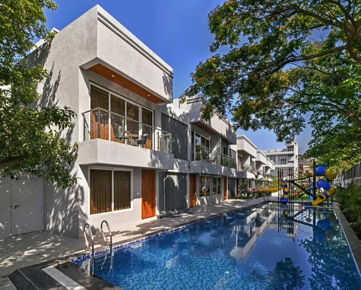 Pool view in Meritas Aura Resort Pool view in Meritas Aura Resort