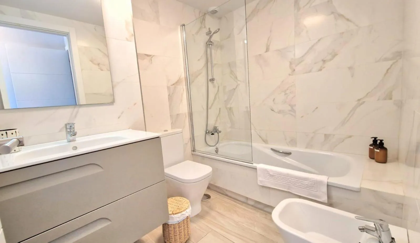 Bathroom in Amplio y cómodo apartamento.