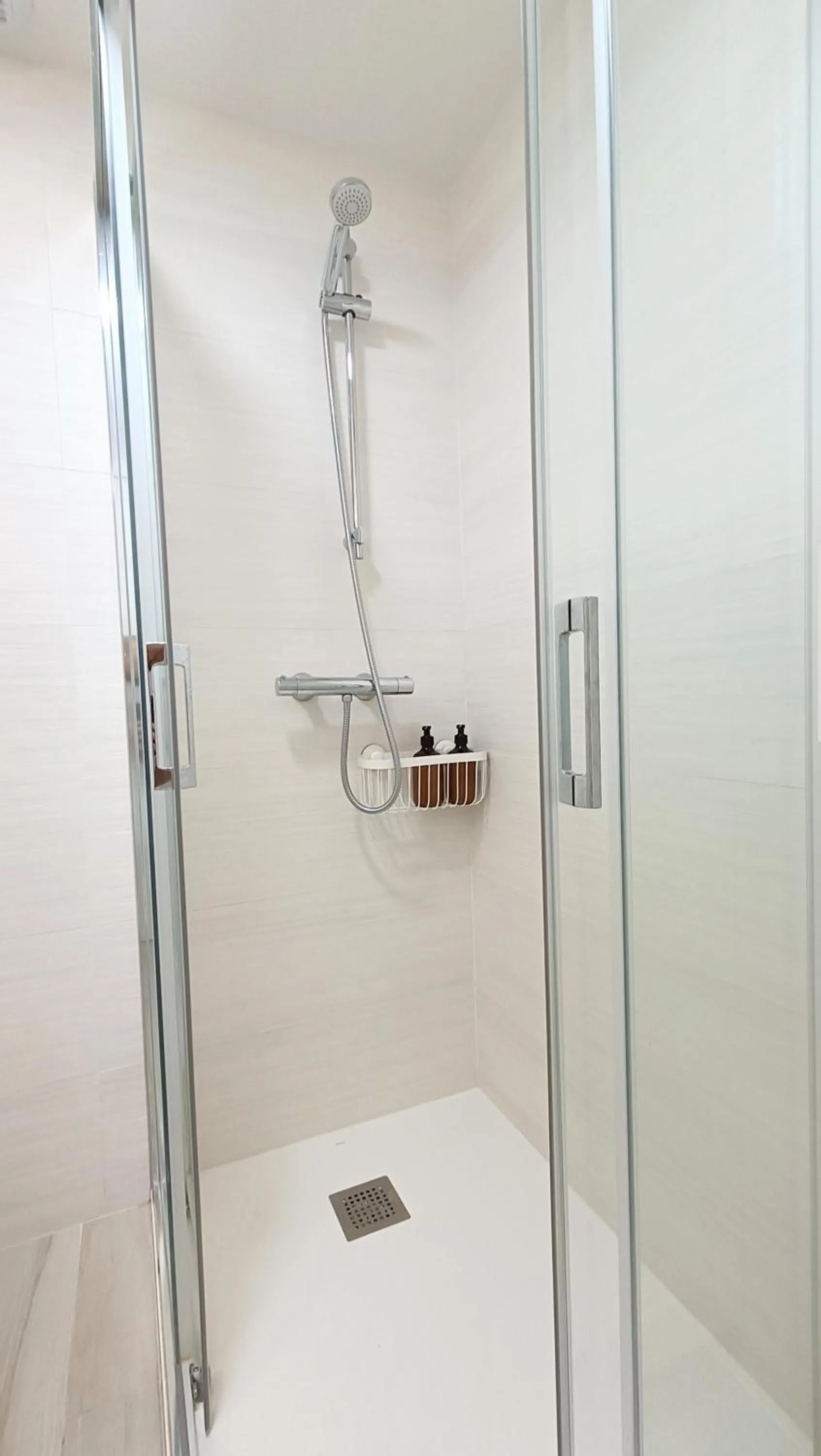 Shower in Amplio y cómodo apartamento.