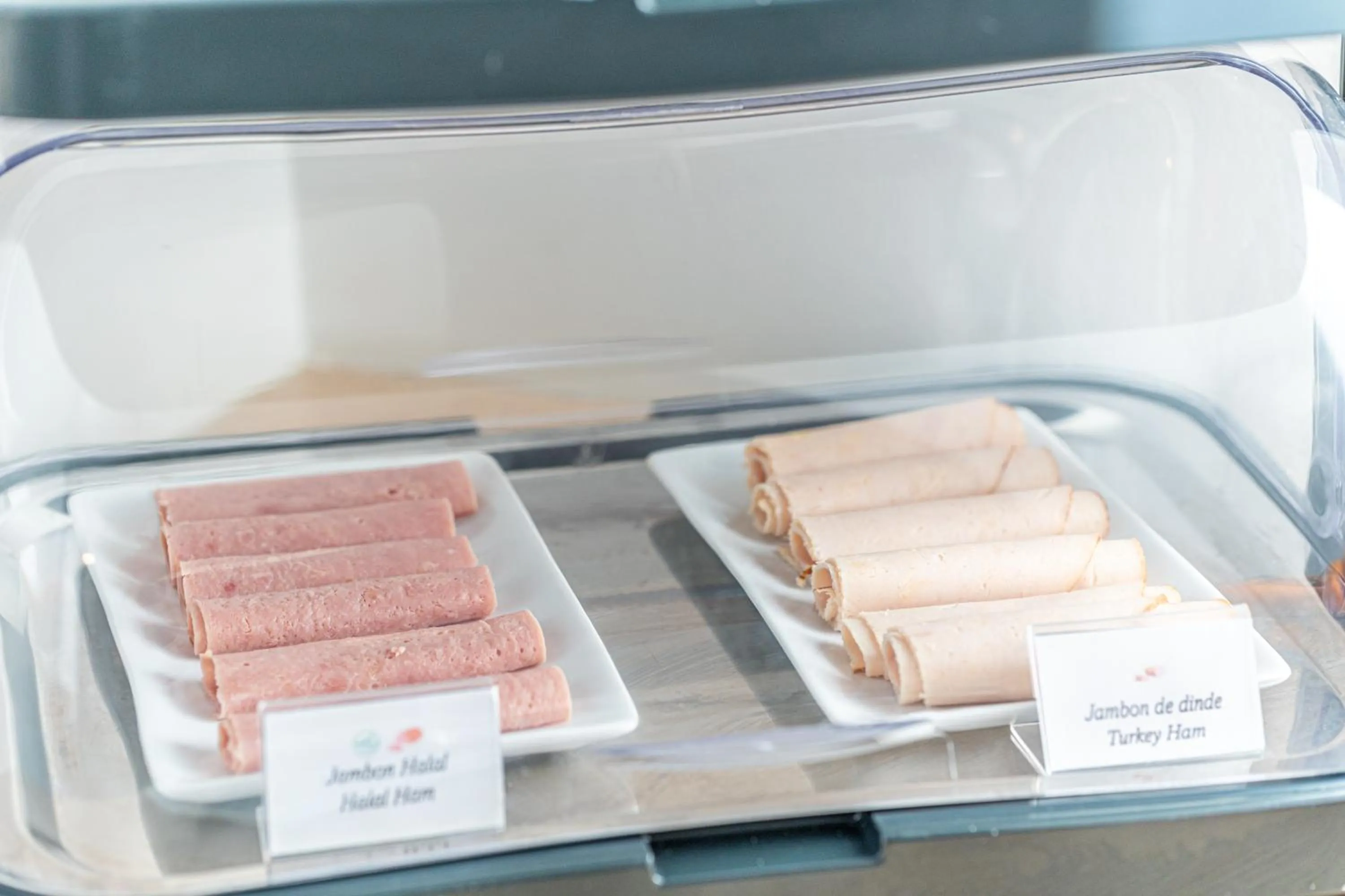 Buffet breakfast in Montempô Appart'Hôtel Toulouse Cité Internationale