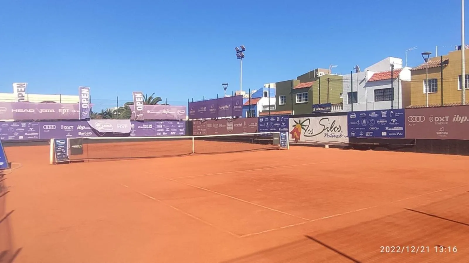 Tennis court in Luz Del Mar