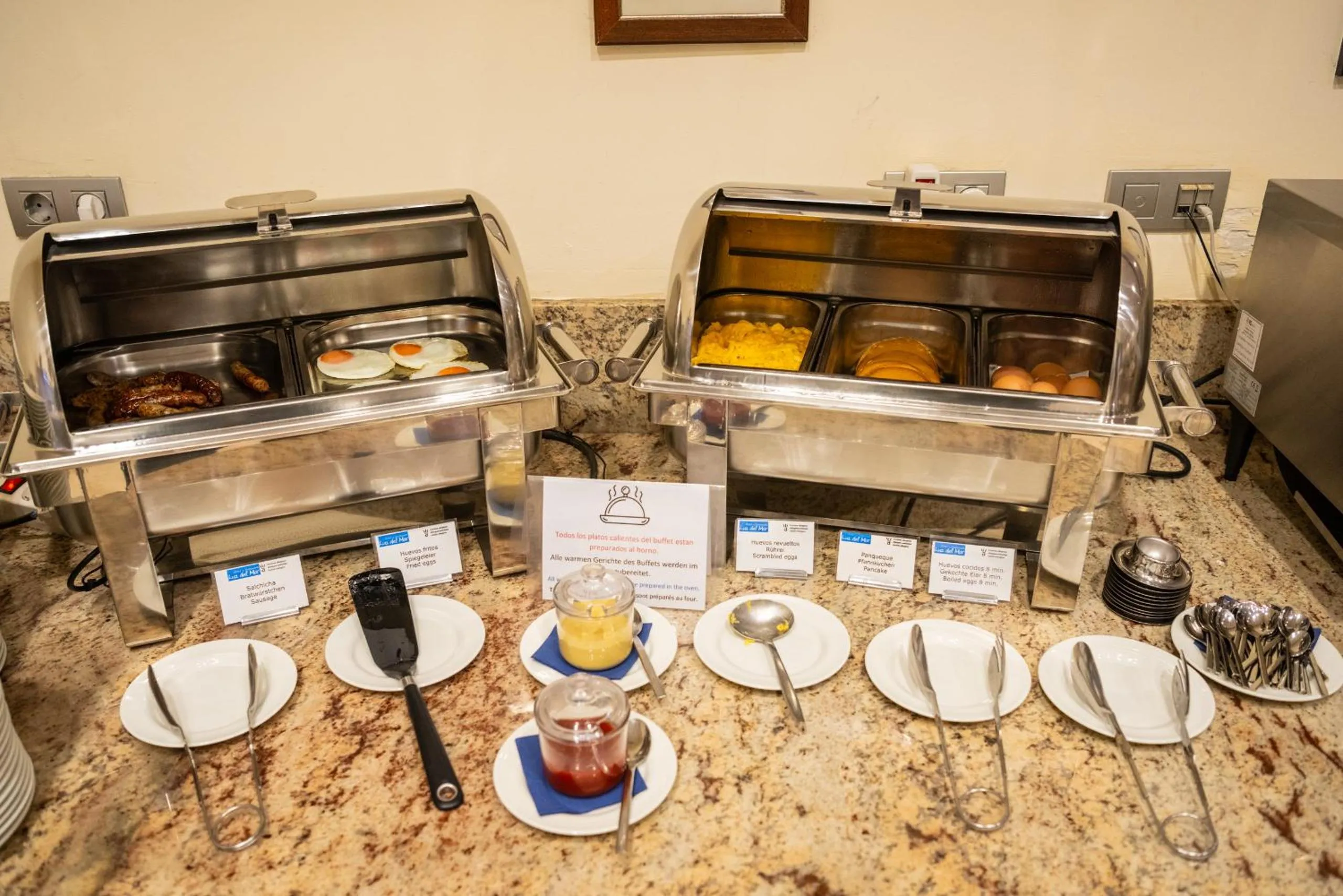 Buffet breakfast in Luz Del Mar