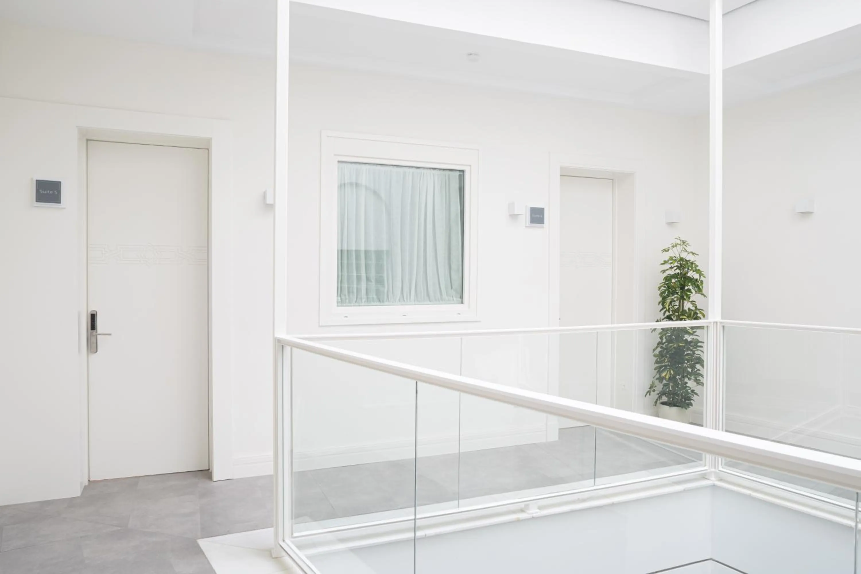 Decorative detail in Mylu Suites by Puerta Catedral