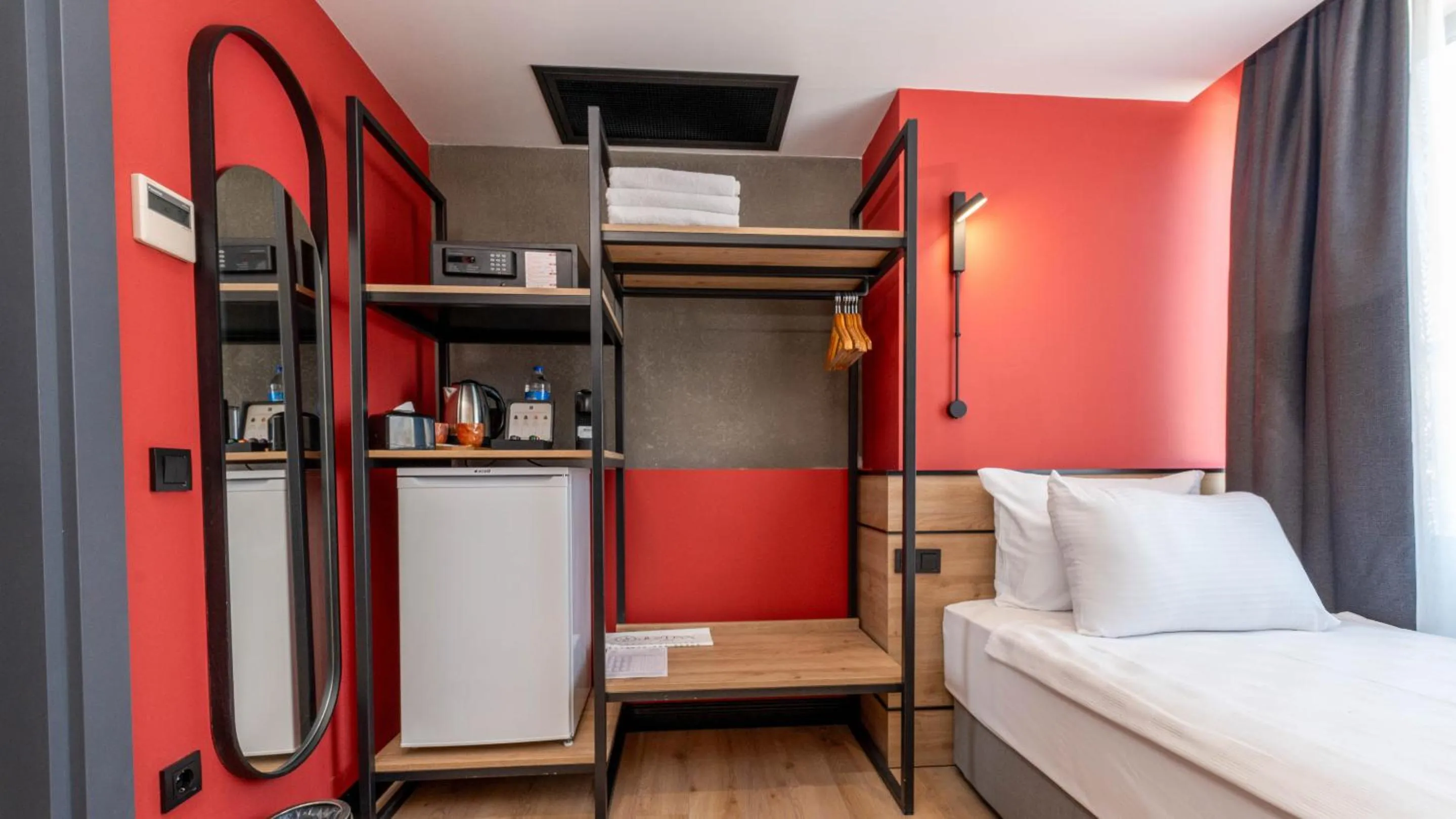 Coffee/tea facilities, Bed in Just Inn City