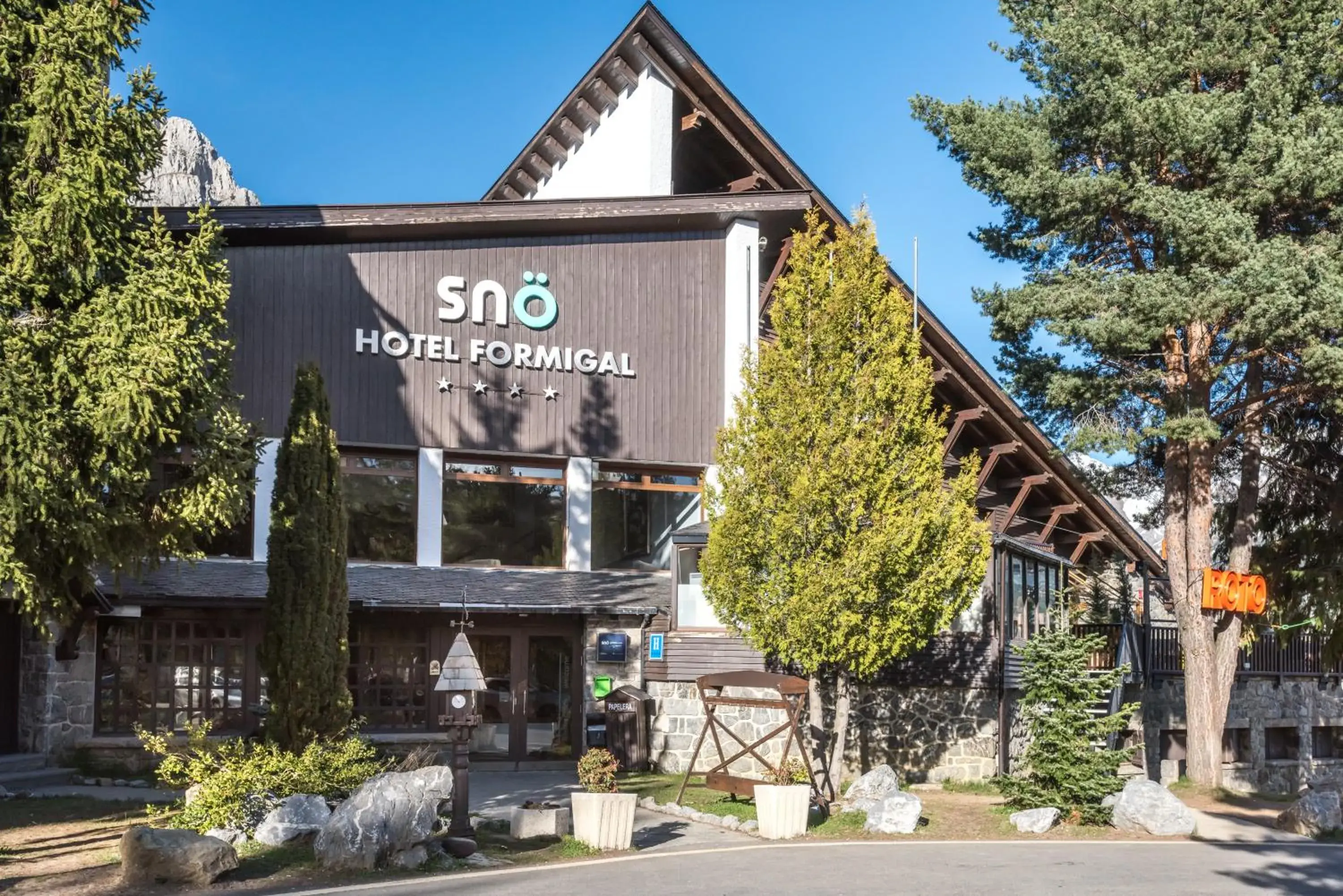 Property building in Snö Hotel Formigal Property building in Snö Hotel Formigal