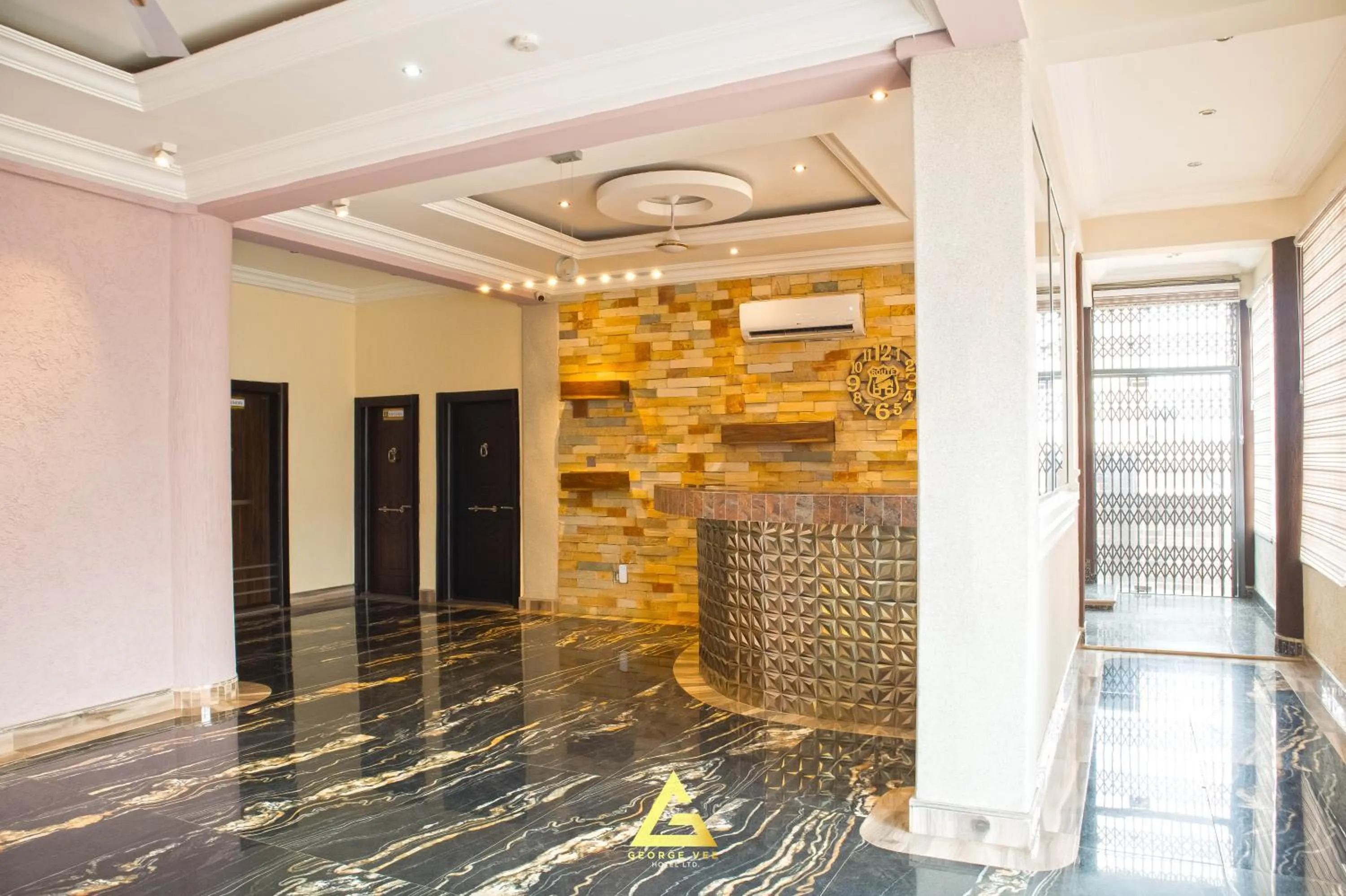 Lobby or reception in GEORGE VEE HOTEL LTD