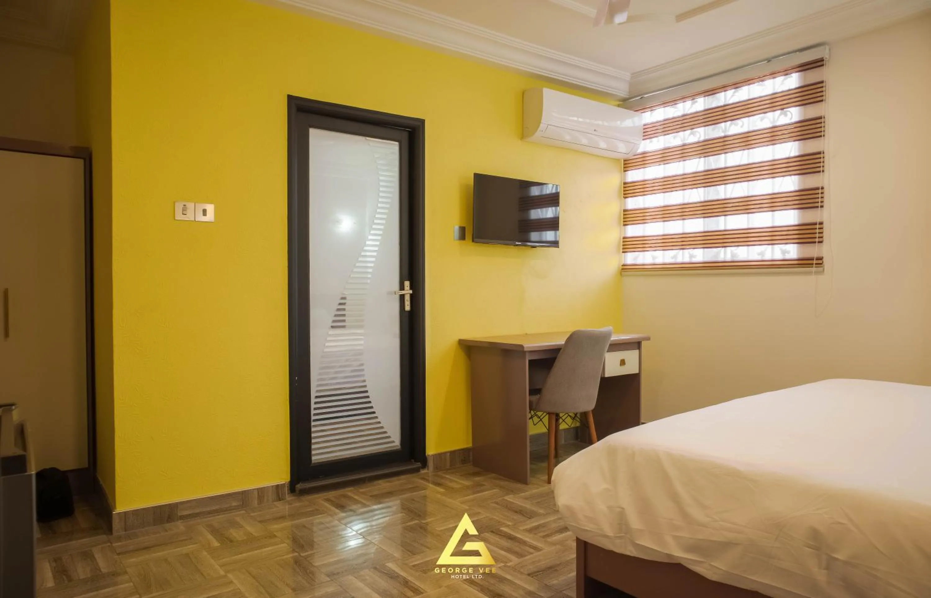 Bed in GEORGE VEE HOTEL LTD