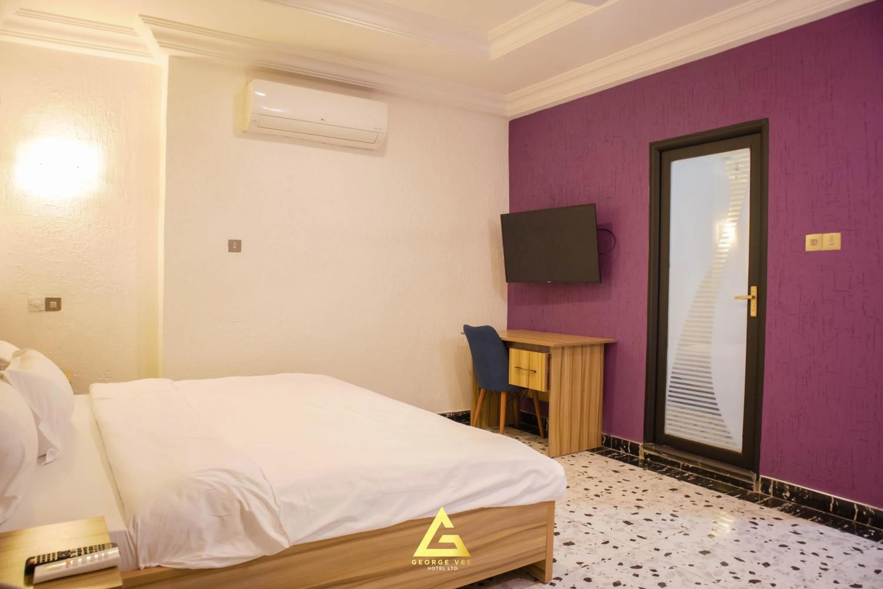 Bed in GEORGE VEE HOTEL LTD