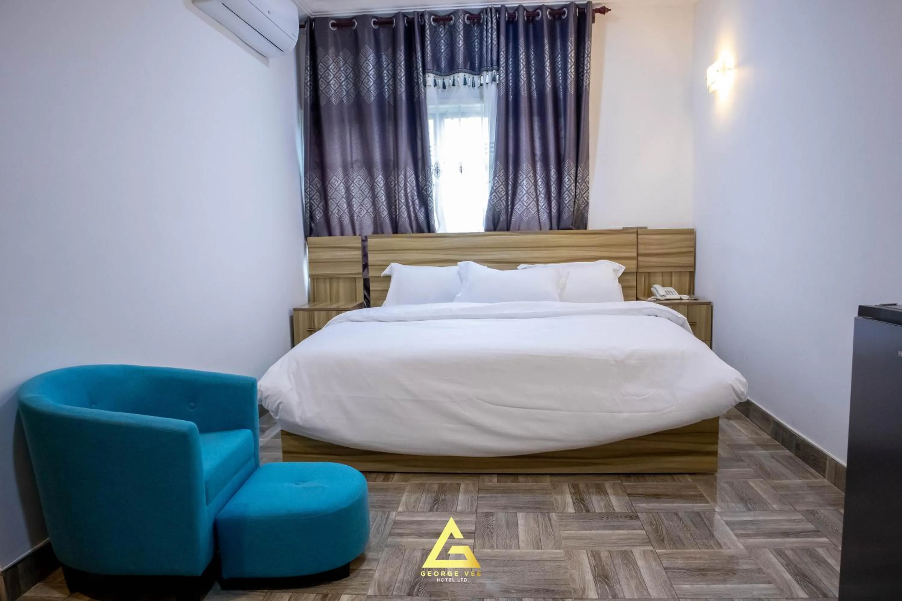 Bed in GEORGE VEE HOTEL LTD