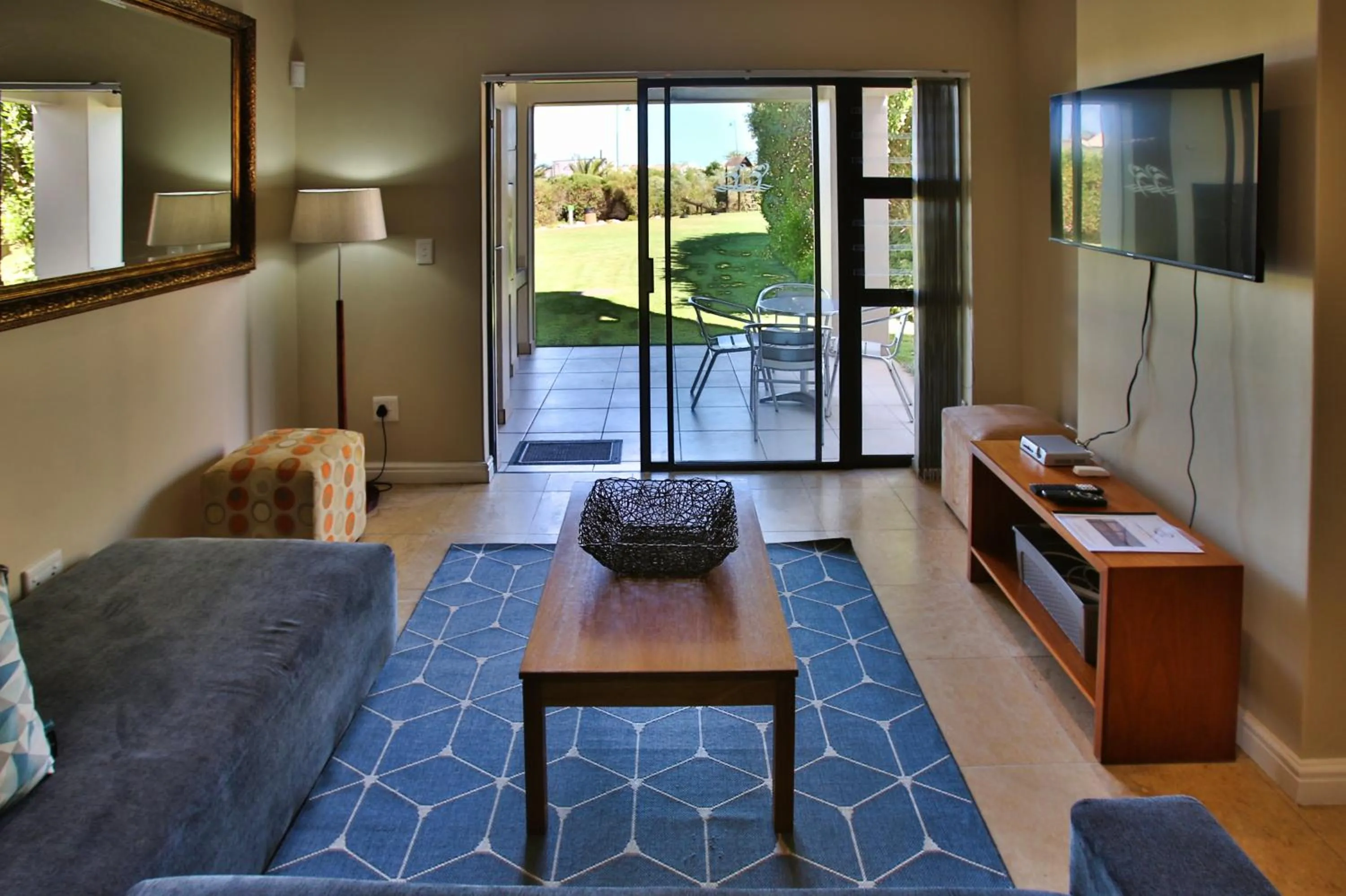 TV and multimedia in Ellefsen Golf Suite 103, Langebaan, 4-sleeper