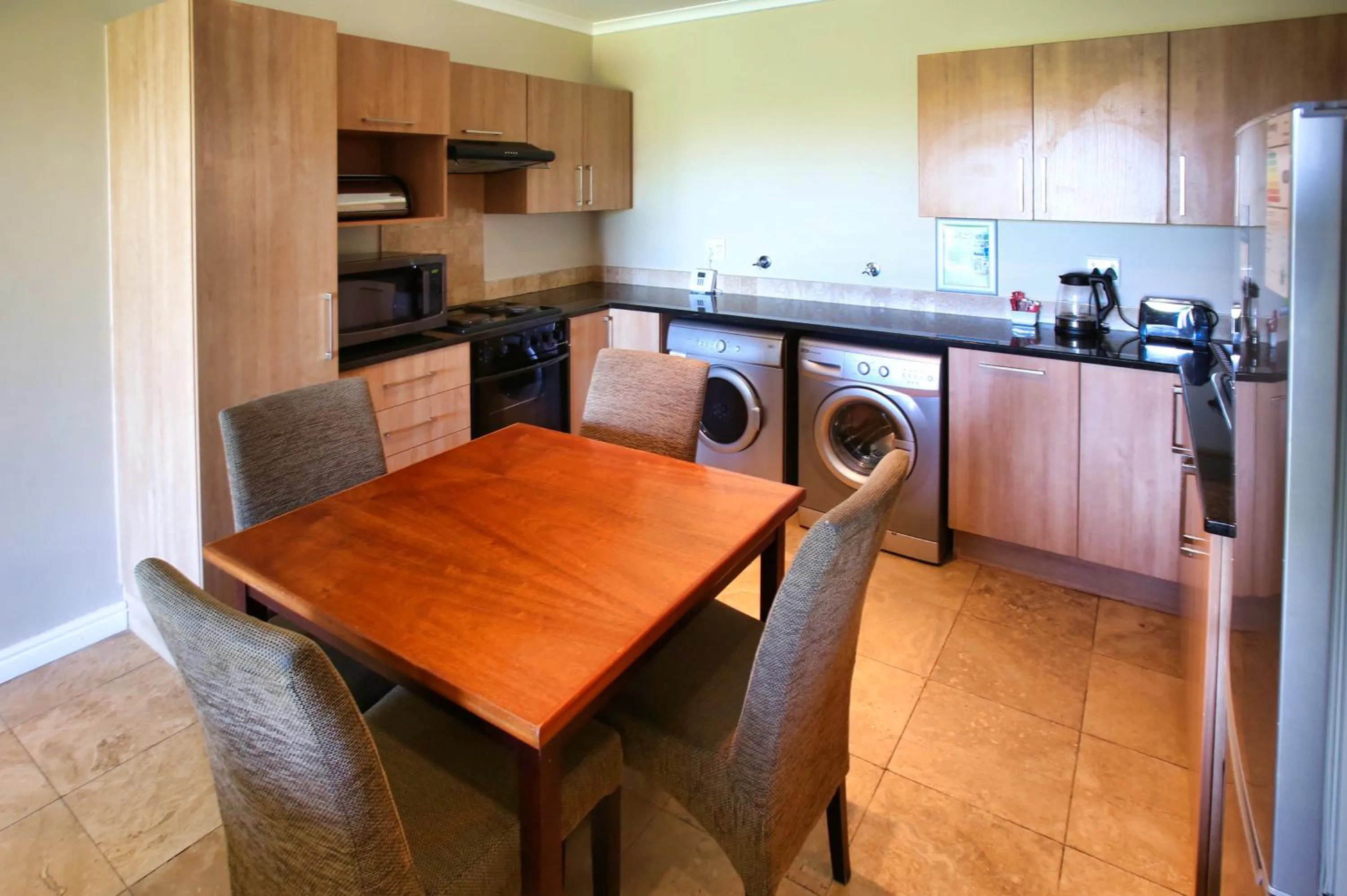 Kitchen or kitchenette in Ellefsen Golf Suite 103, Langebaan, 4-sleeper