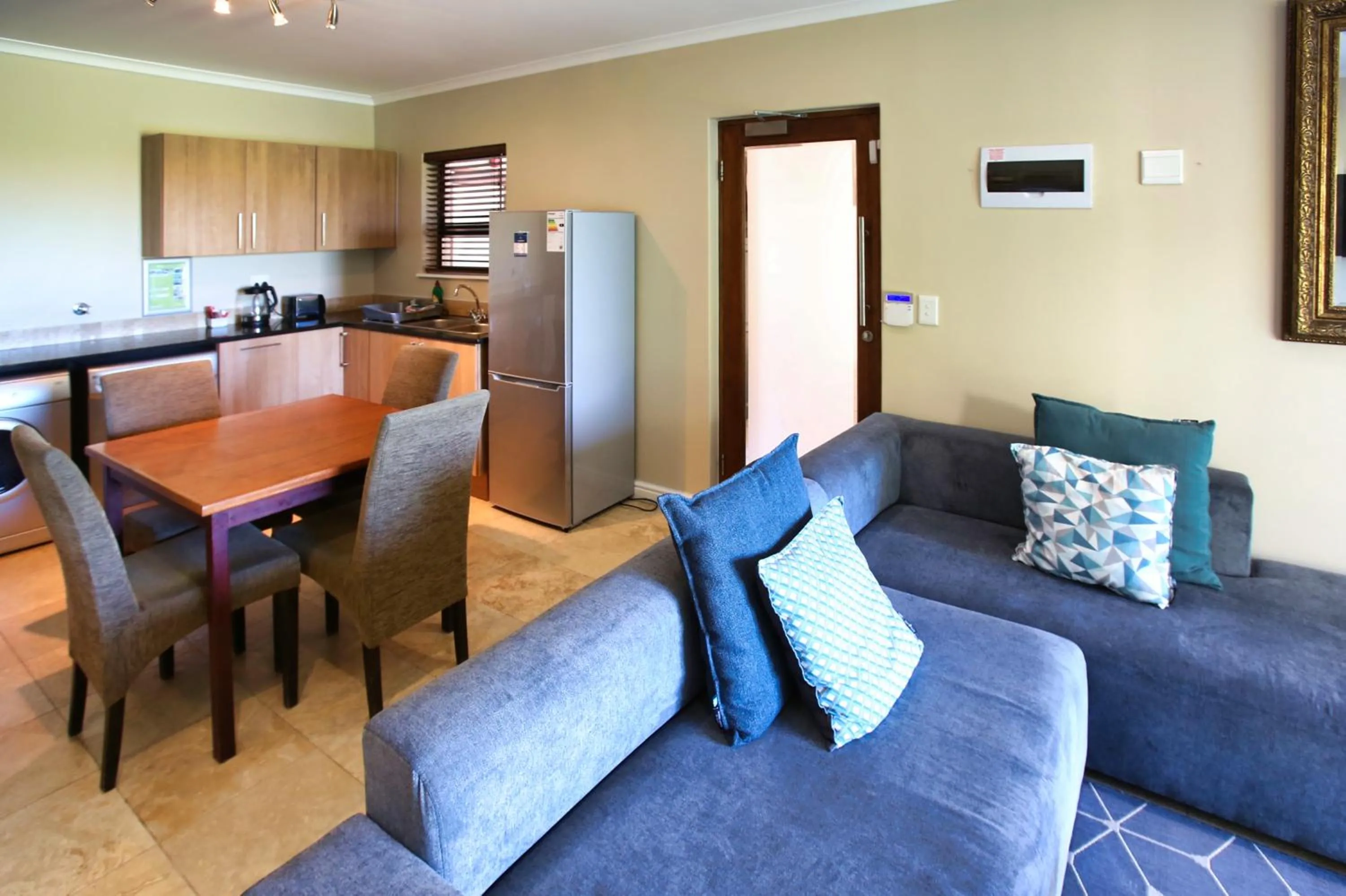Kitchen or kitchenette in Ellefsen Golf Suite 103, Langebaan, 4-sleeper