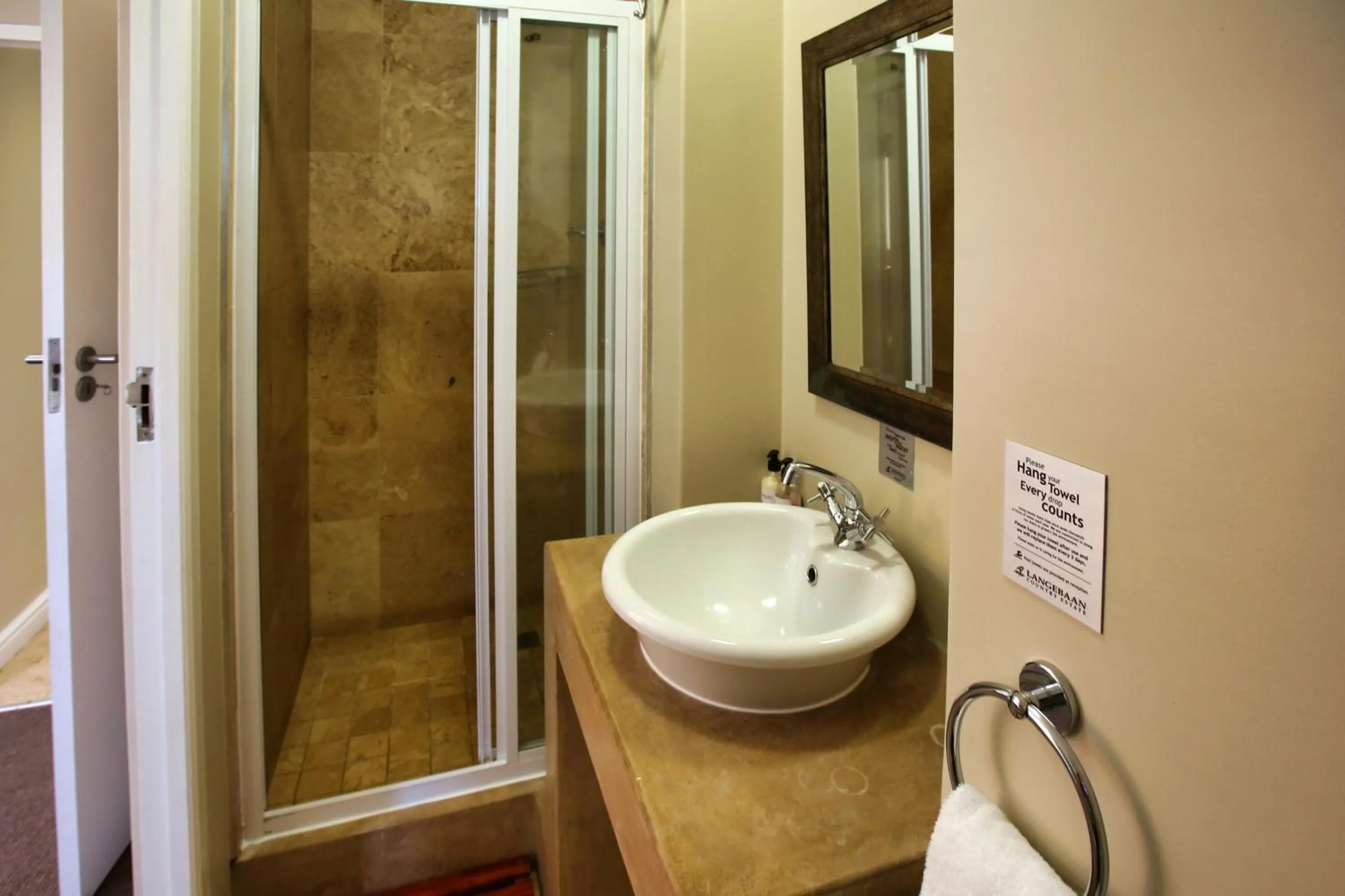 Shower in Ellefsen Golf Suite 103, Langebaan, 4-sleeper