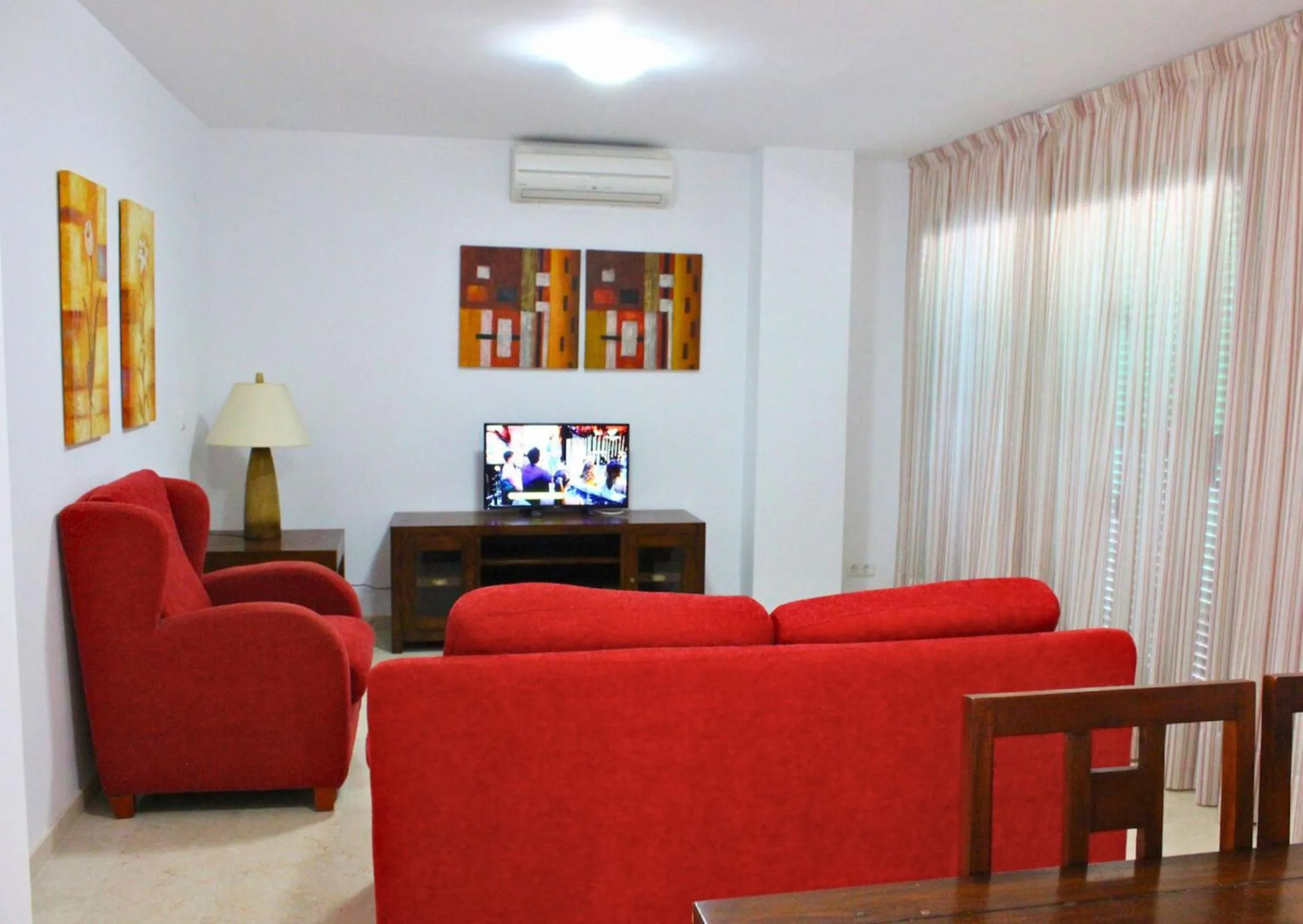 TV and multimedia in Hotel Apartamentos Manilva Sun