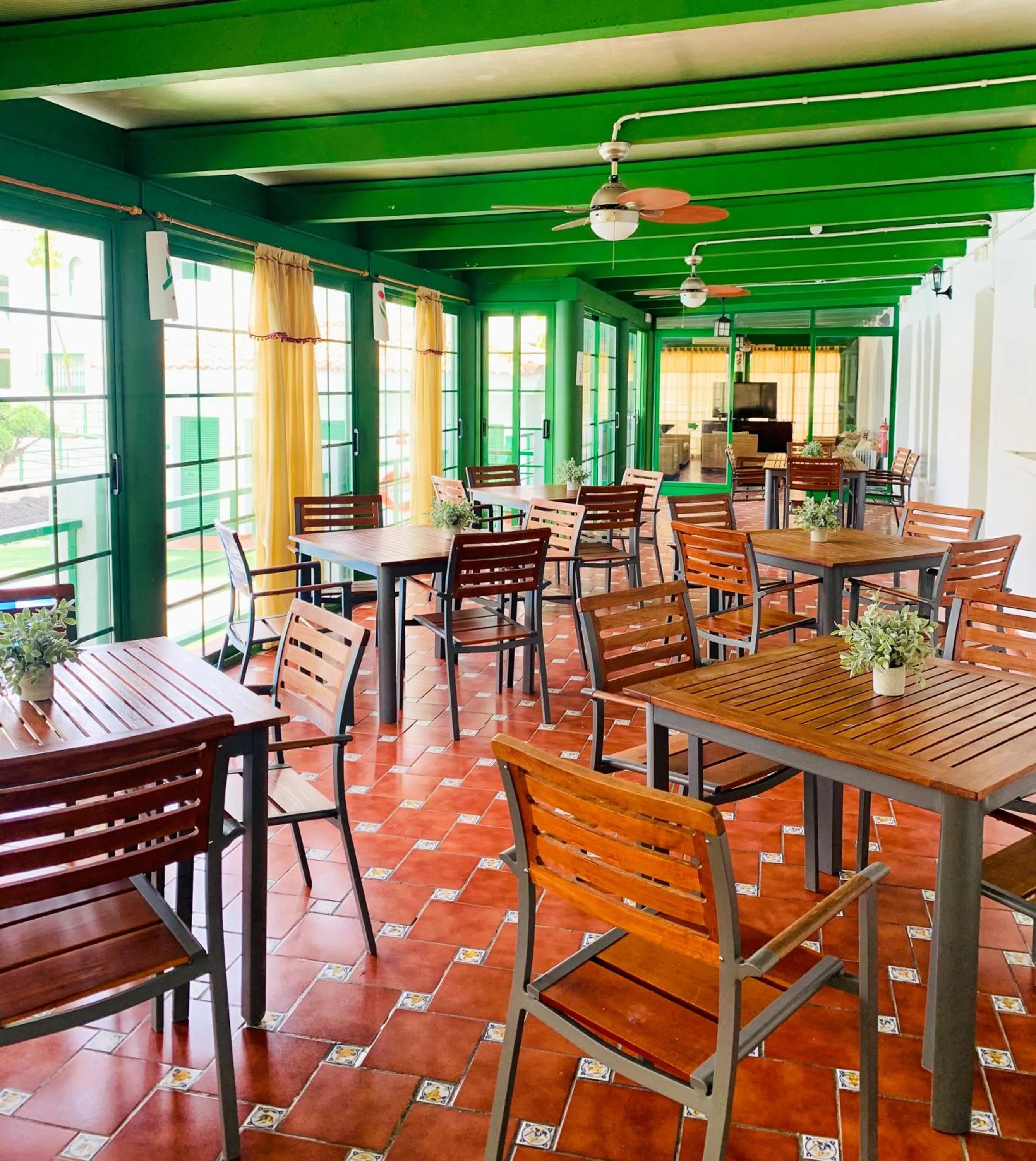 Lounge or bar in Hotel Apartamentos Manilva Sun