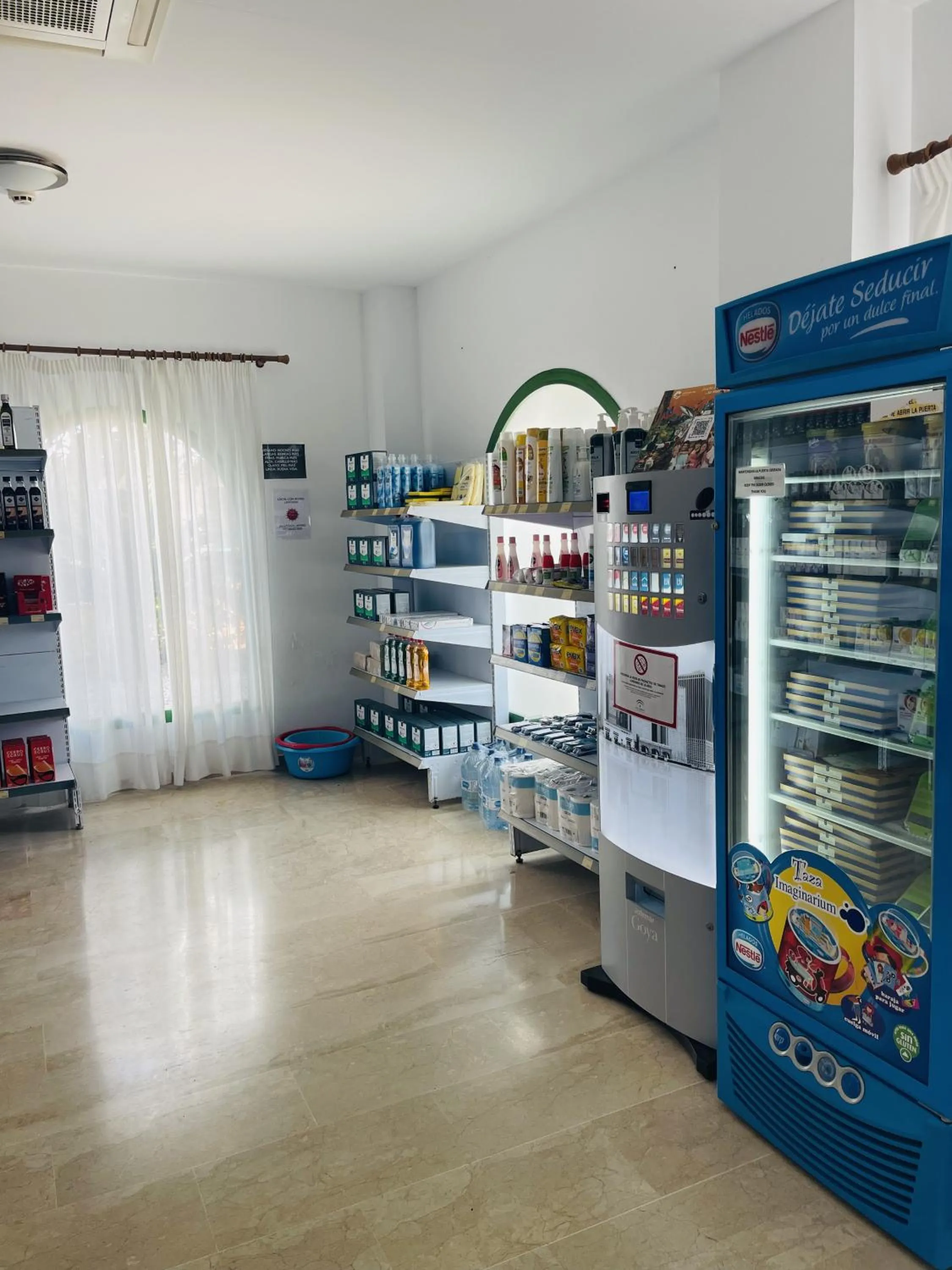 Supermarket/grocery shop in Hotel Apartamentos Manilva Sun