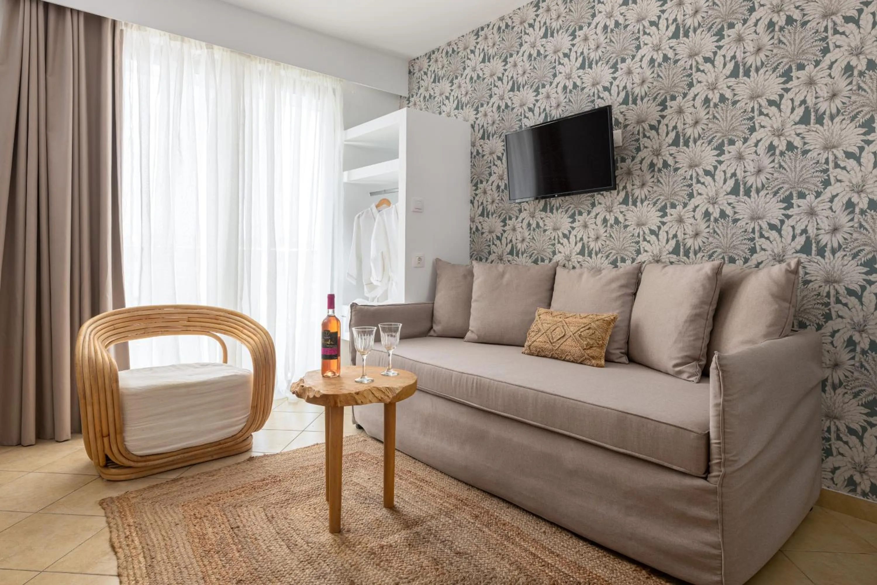 TV and multimedia in Diana Art Boutique Hotel