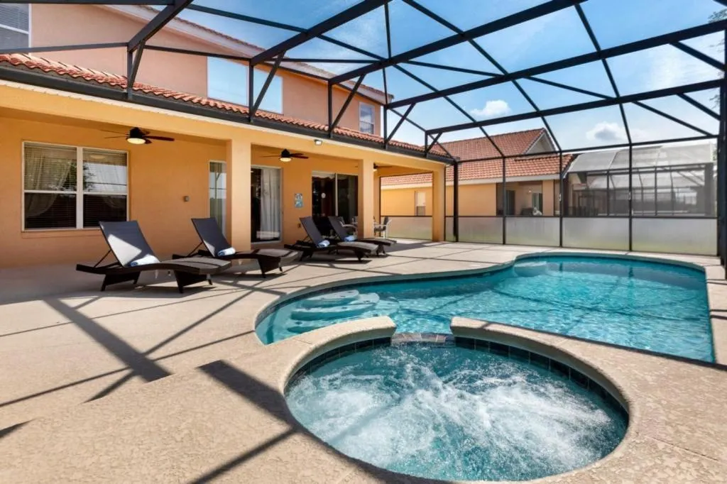 Solana Resort Luxe Villa All Day Sun Pool Deck and Spa