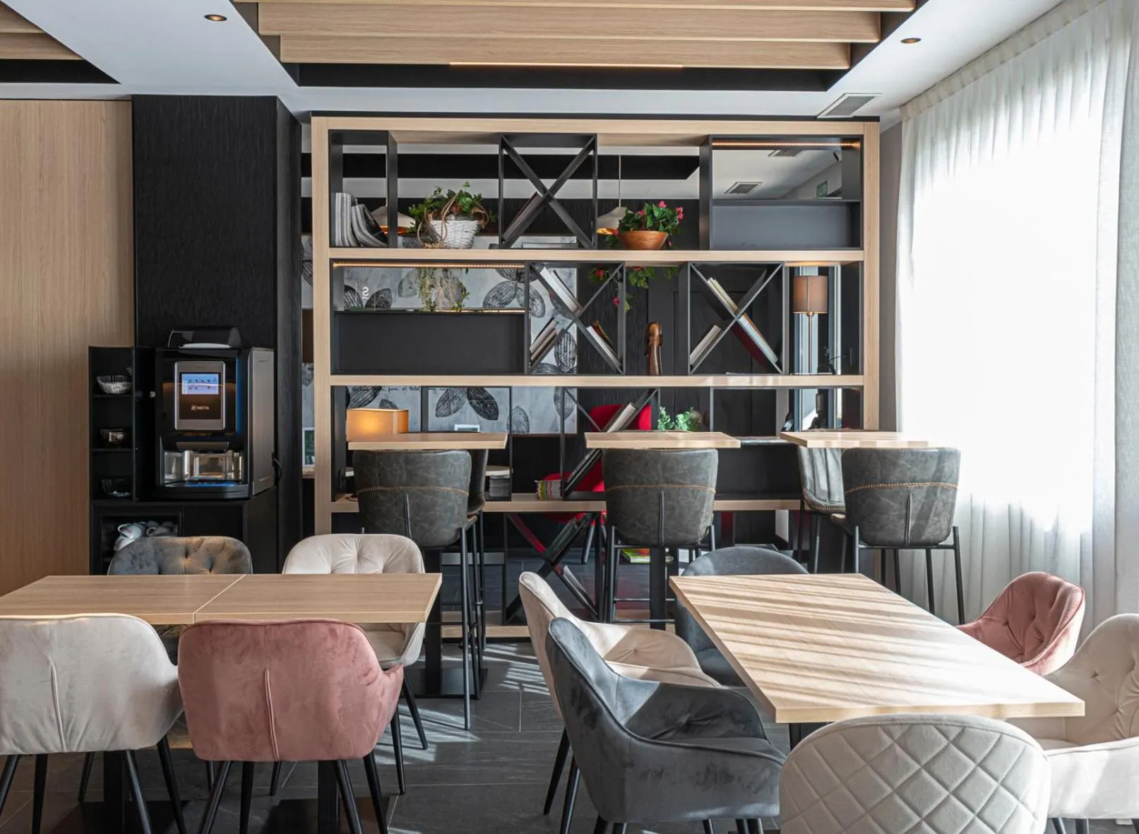 Lounge or bar in Sercotel Plana Suites