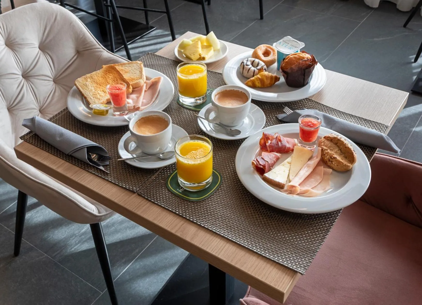 Breakfast in Sercotel Plana Suites