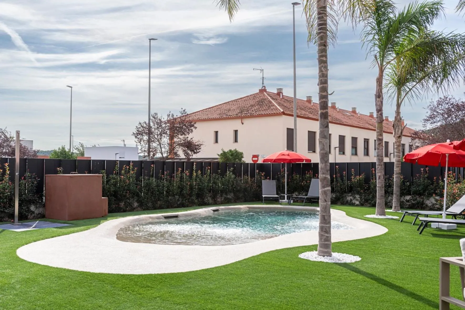 Swimming pool in Sercotel Plana Suites