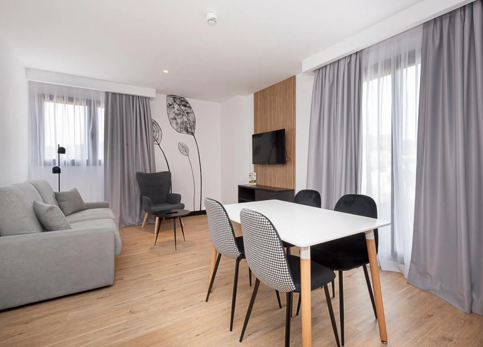 TV and multimedia in Sercotel Plana Suites