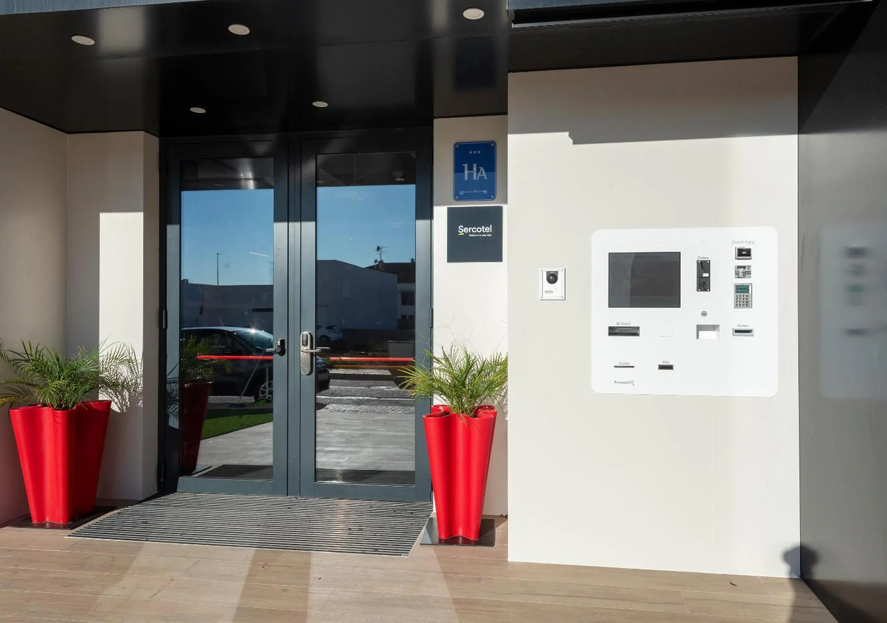 Facade/entrance in Sercotel Plana Suites Facade/entrance in Sercotel Plana Suites