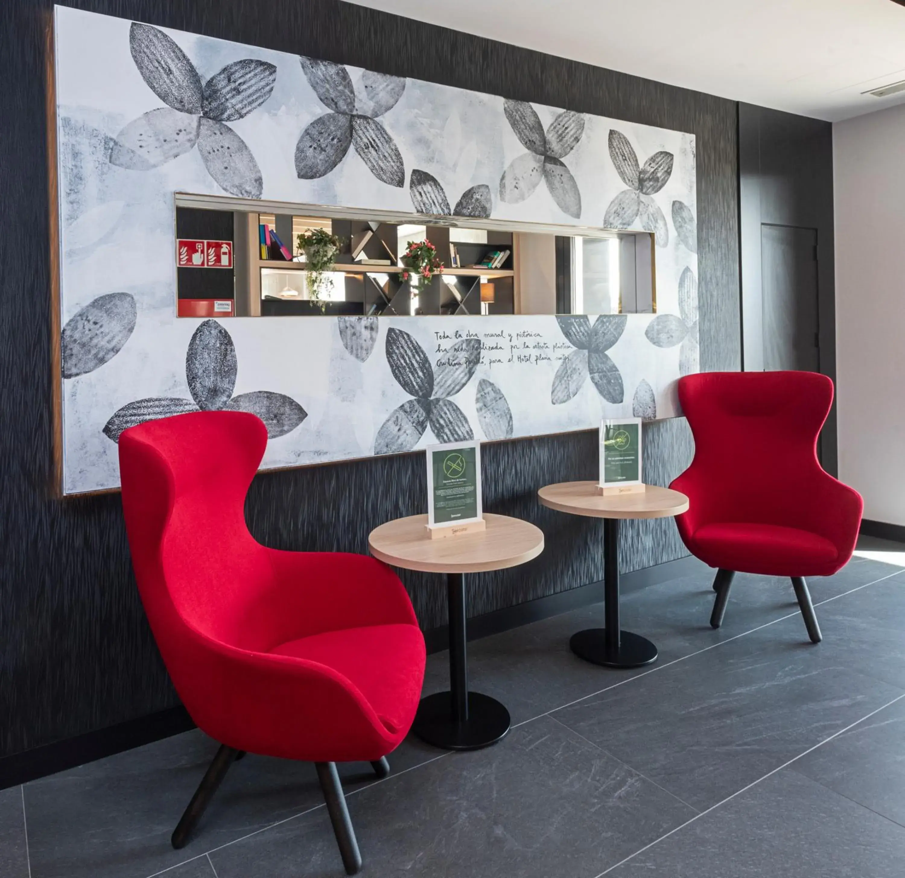 Lobby or reception in Sercotel Plana Suites Lobby or reception in Sercotel Plana Suites