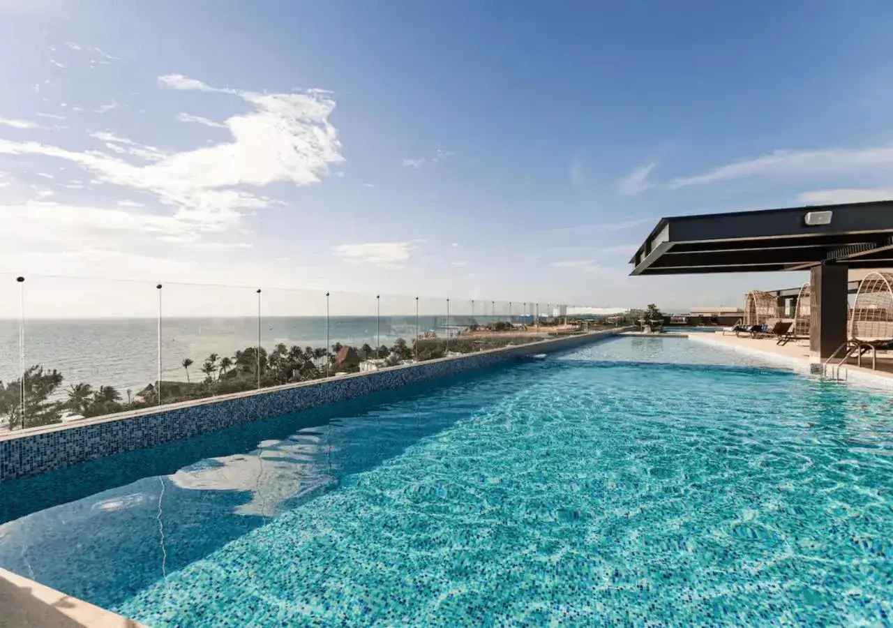 Luxury 1BR Condo Prime Location Luxury 1BR Condo Prime Location