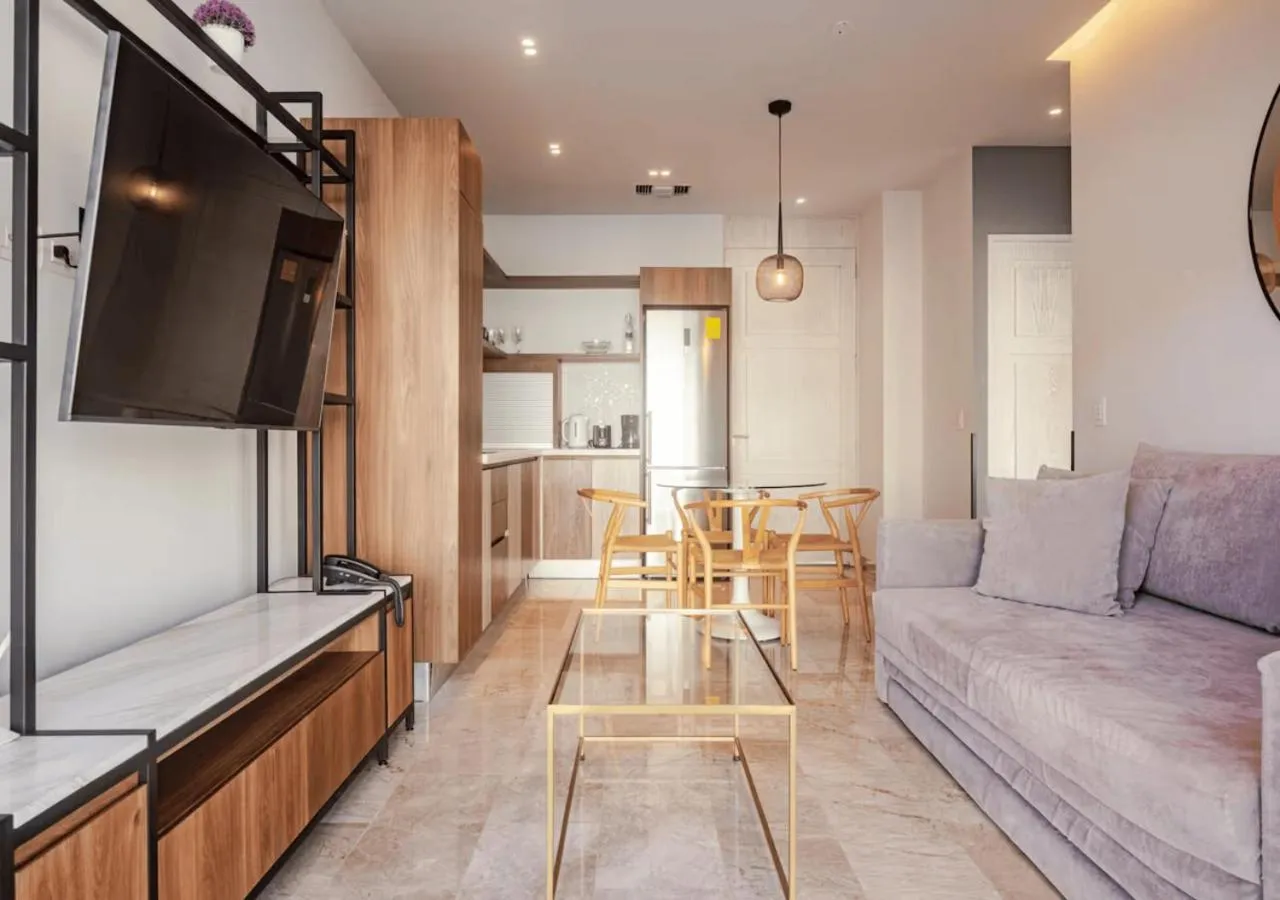 Communal lounge/ TV room in Luxury 1BR Condo Prime Location